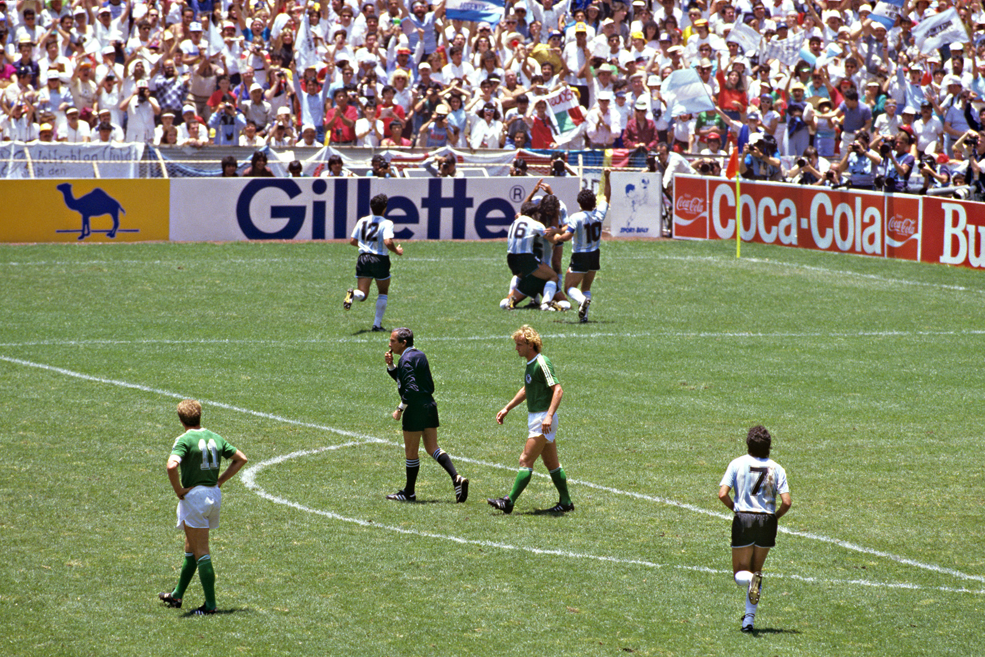 La celebración albiceleste durante el quiebre del cero en la final