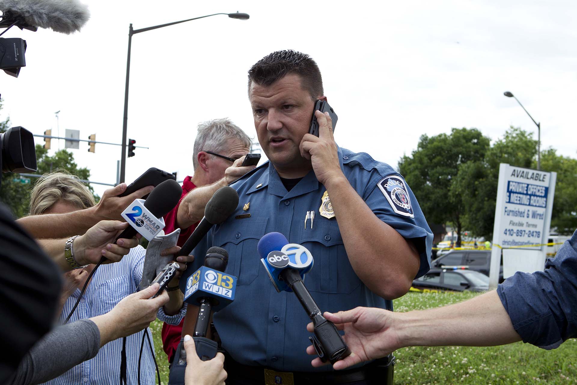 El teniente Ryan Frashure, portavoz de la policía del condado (AP Photo/Jose Luis Magana)