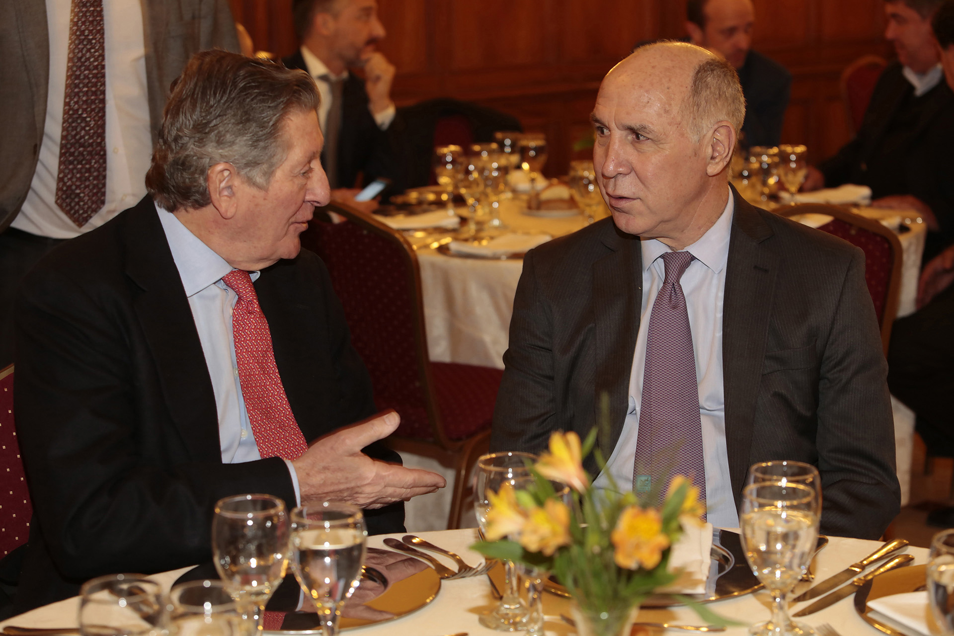 José Claudio Escribano (La Nación) junto a Ricardo Lorenzetti. Ambos compartieron mesa