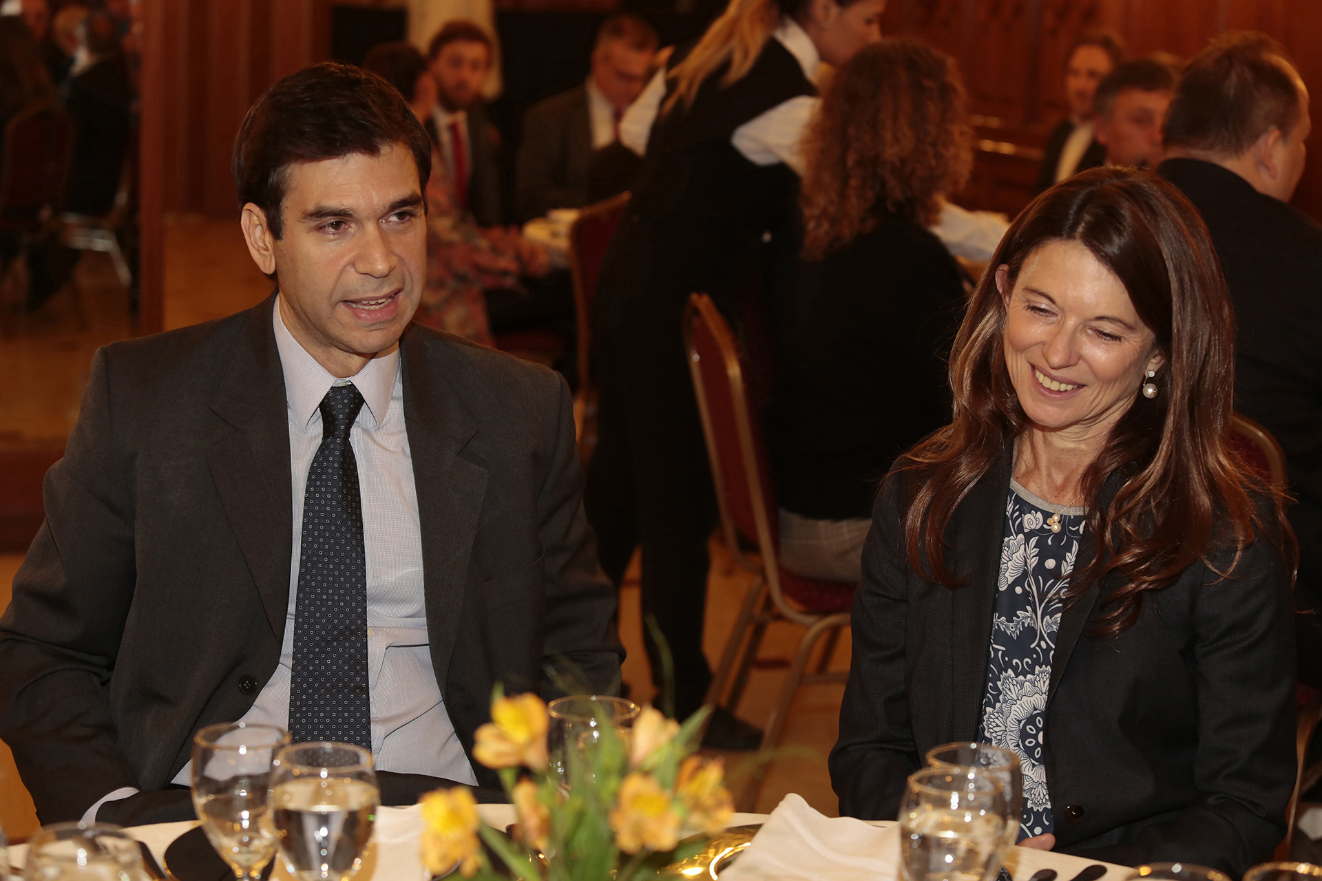 El presidente de ADEPA, Daniel Dessein, y la vocal de la Corte Suprema de Justicia de Tucumán, Claudia Sbdar