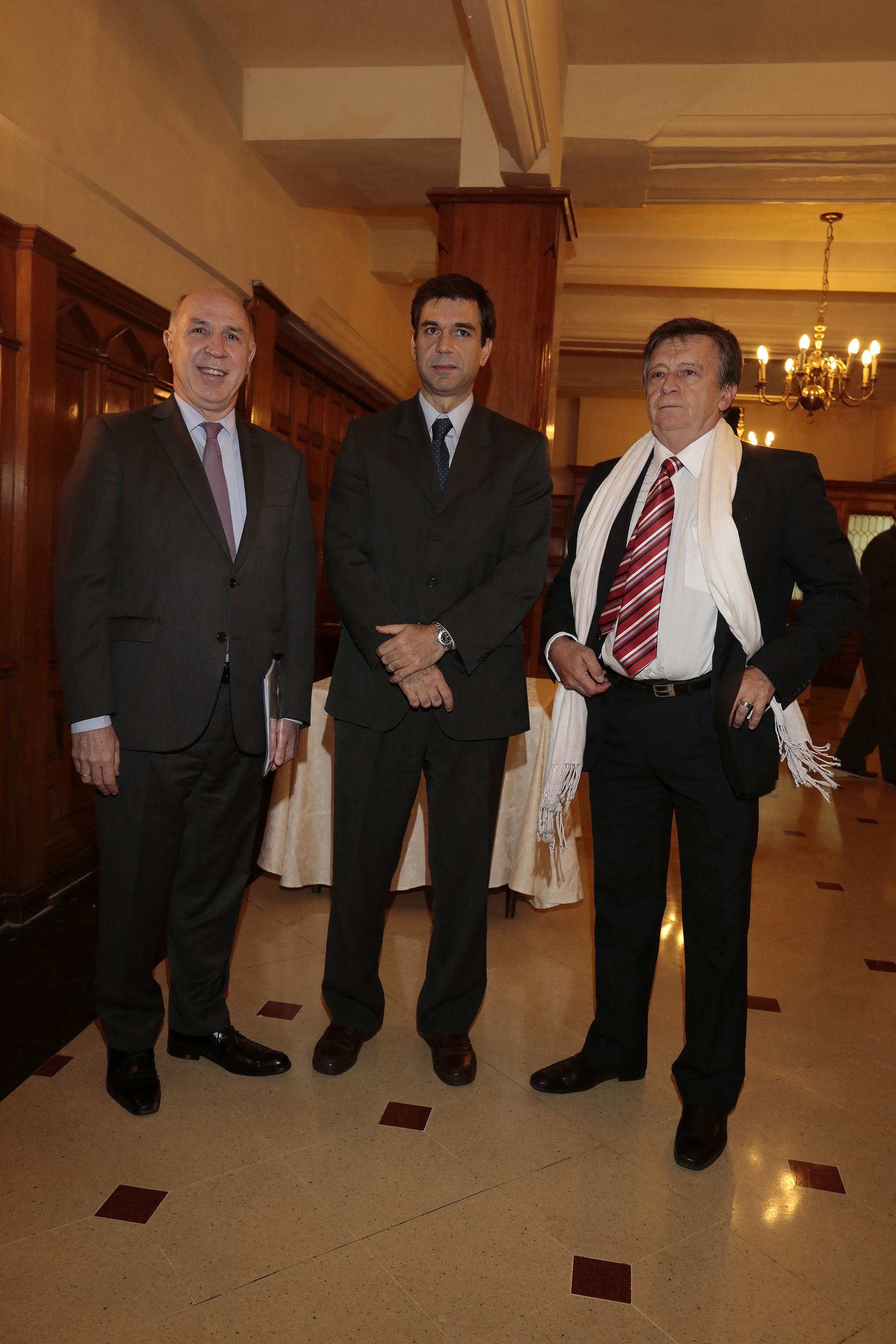 Ricardo Lorenzetti y Daniel Dessein, presidente de ADEPA, en la antesala de la cena de la entidad que se realizó en un hotel del microcentro porteño