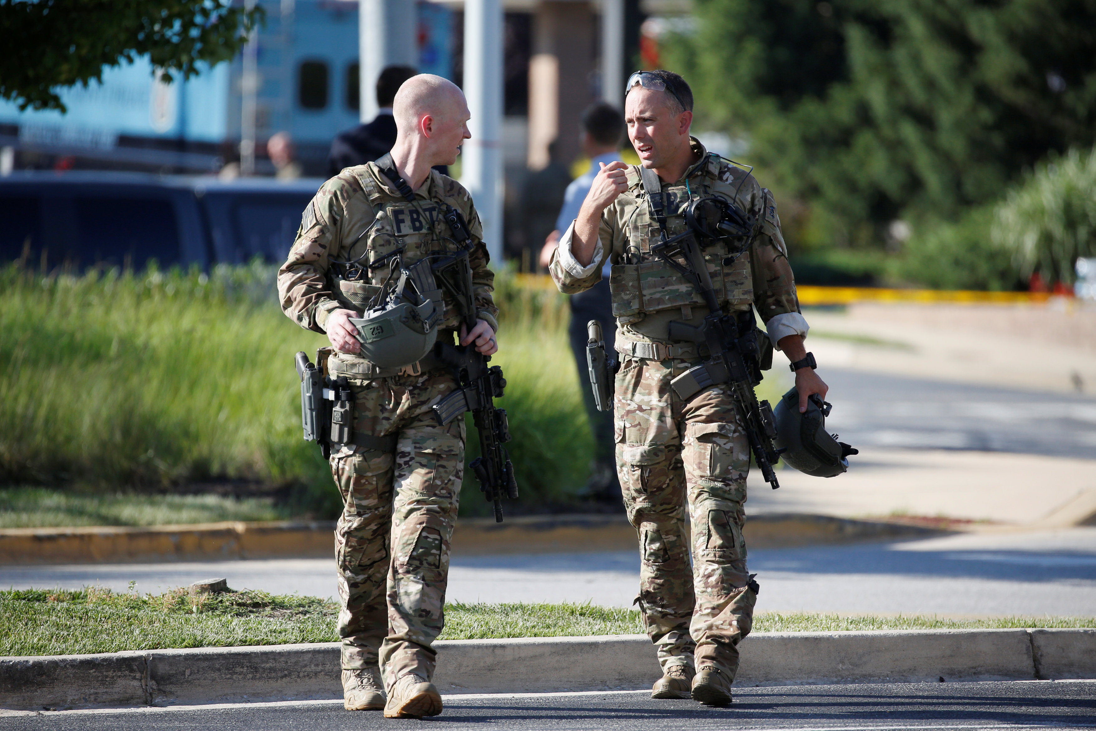 Dos miembros de las fuerzas especiales después del tiroteo (REUTERS/Joshua Roberts)