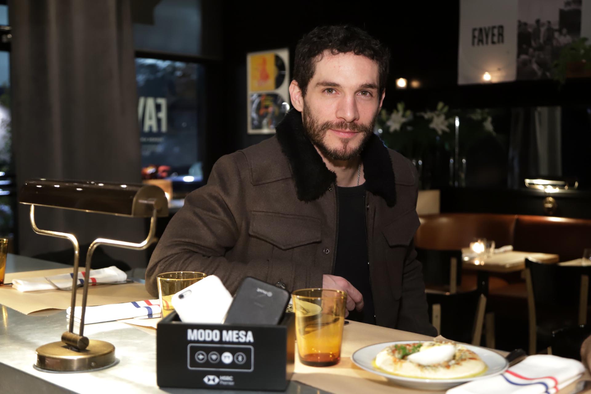Recientemente separado de Celeste Cid, Michel Noher disfrutó de una cena en Fayer invitado por HSBC en el marco de su programa Modo Mesa. También se lo pudo ver junto a la actriz Paula Recca, aunque los dos juran que son solo amigos