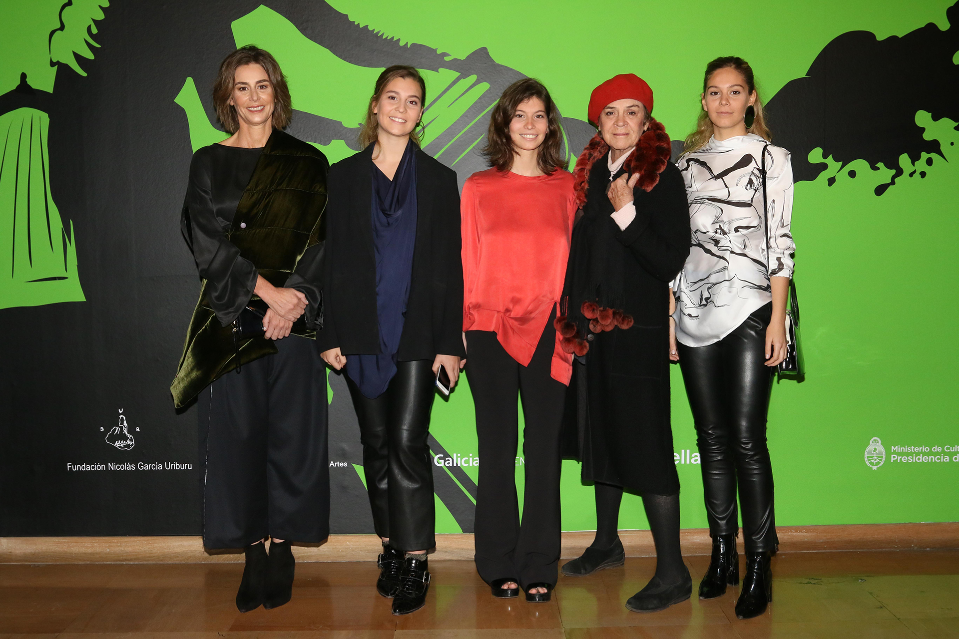 Azul García Uriburu junto a sus hijas, Esperanza, Azul y Milagros Pereda, y su madre Blanca Isabel Álvarez de Toledo (ex mujer de Nicolás García Uriburu)