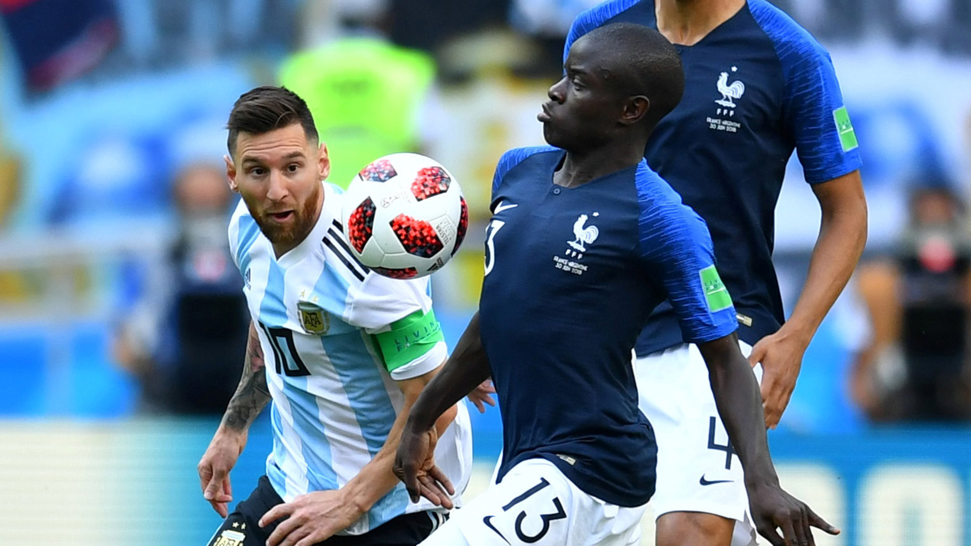 La férrea marca de Kanté sobre el 10 argentino