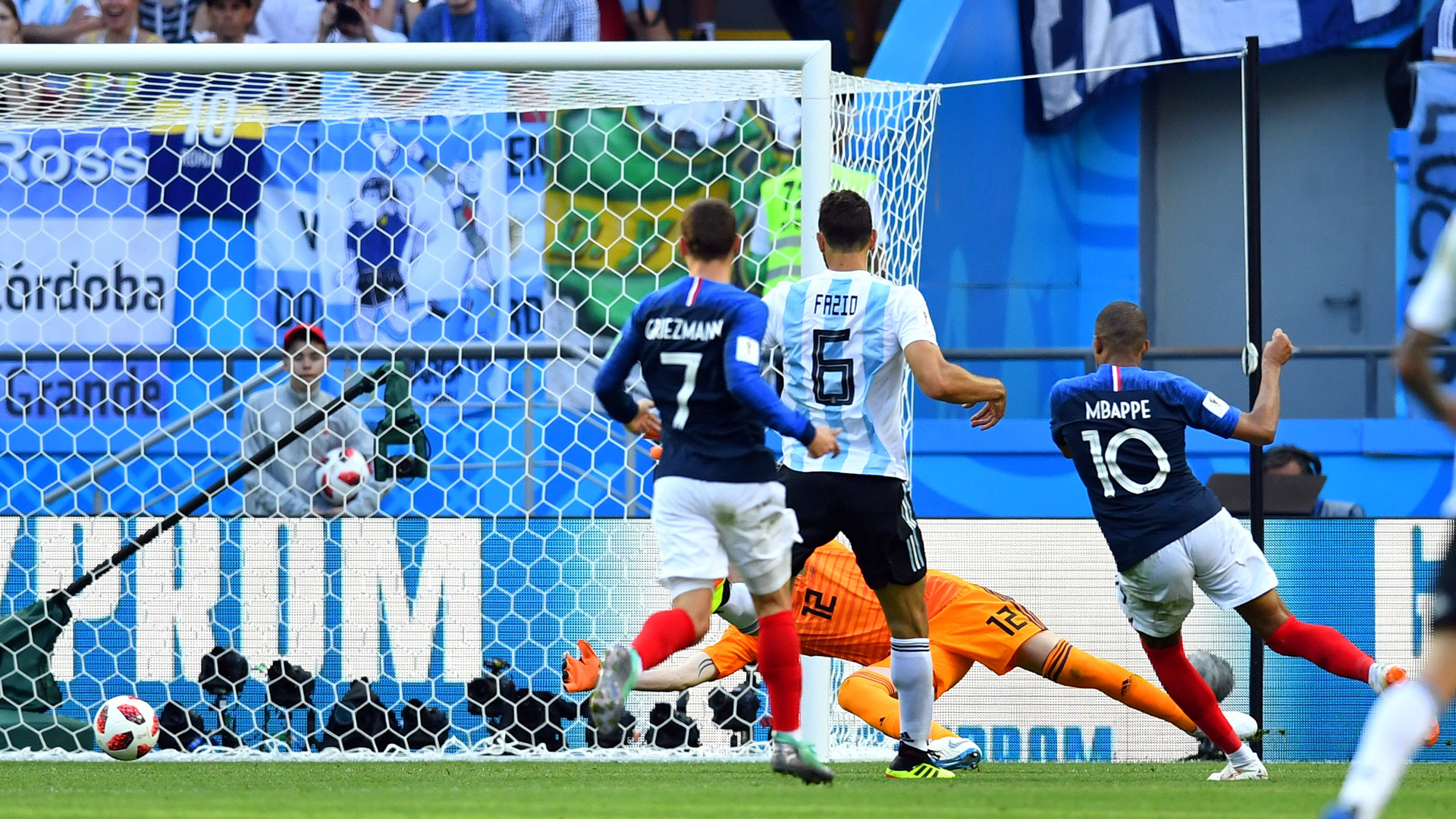 Mbappe liquidó el encuentro con un su segundo gol de la tarde