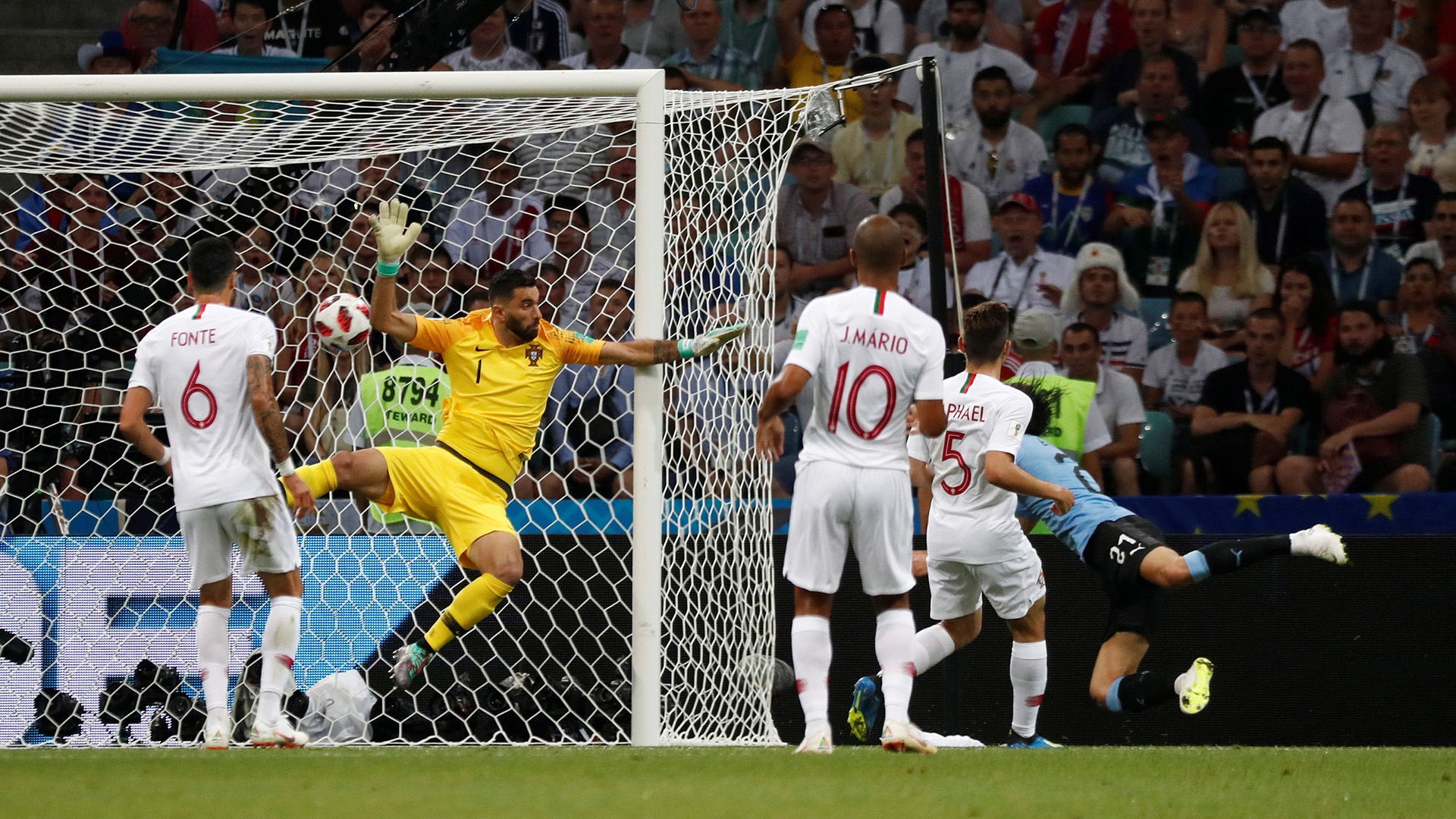(REUTERS)