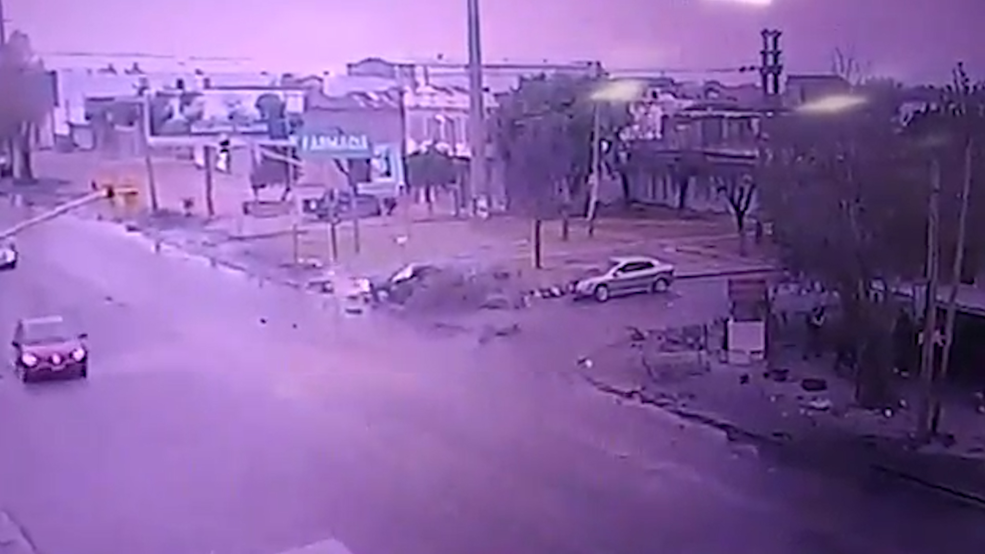 Tragedia en San Francisco Solano: un auto embistió una parada de colectivos  y murieron tres personas - Infobae