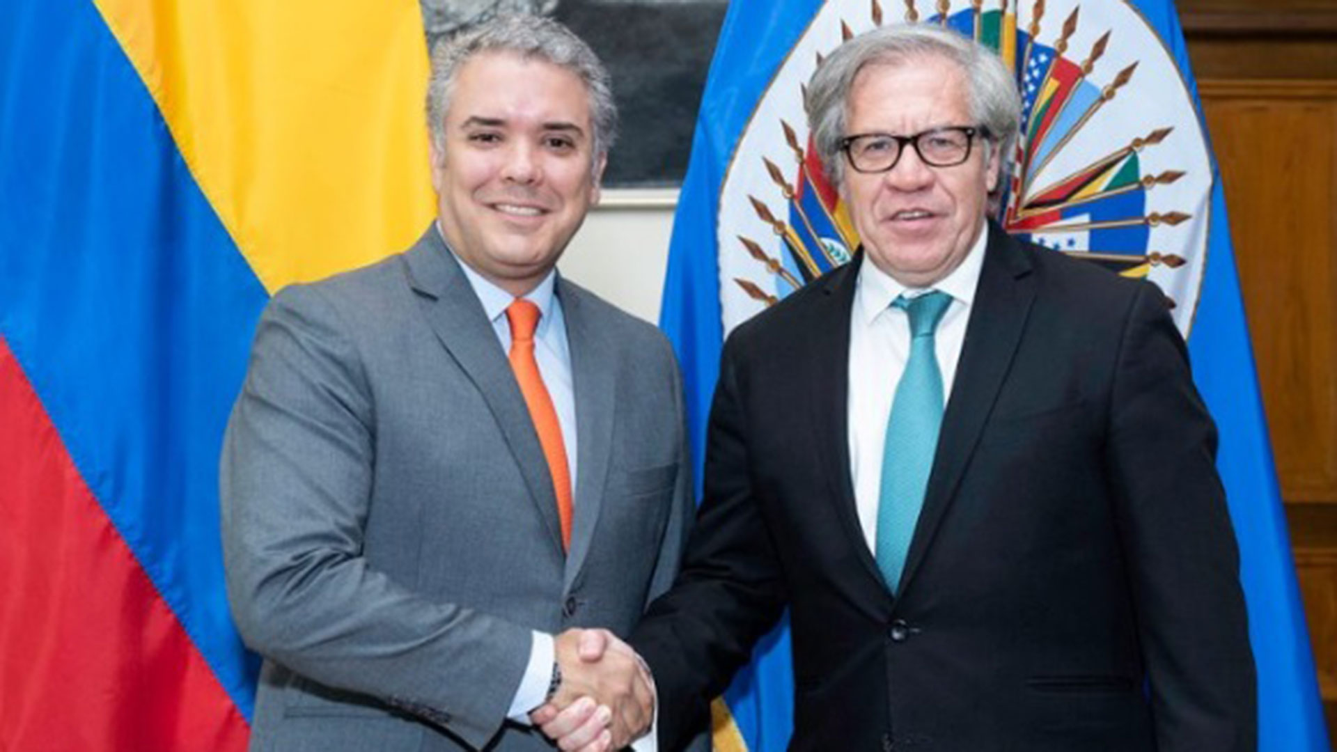 El presidente electo de Colombia Ivan Duque y el secretario general de la OEA, Luis Almagro