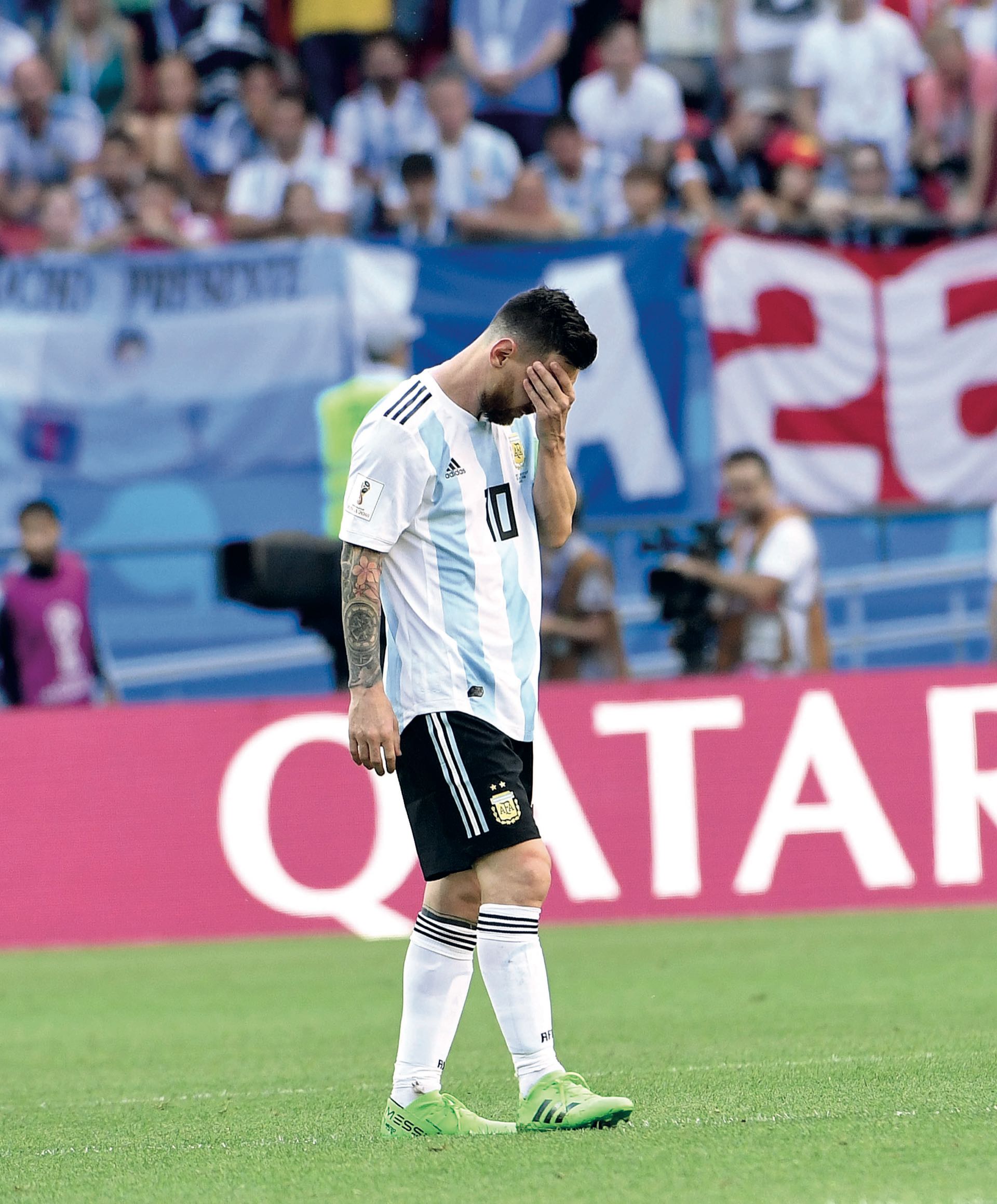 La imagen que no deseábamos: Messi con gesto de decepción. Esta fue la cuarta participación de Lionel en Mundiales y, a los 31 años, deberá evaluar su futuro con la celeste y blanca. Las puertas, sin dudas, siempre estarán abiertas para él.