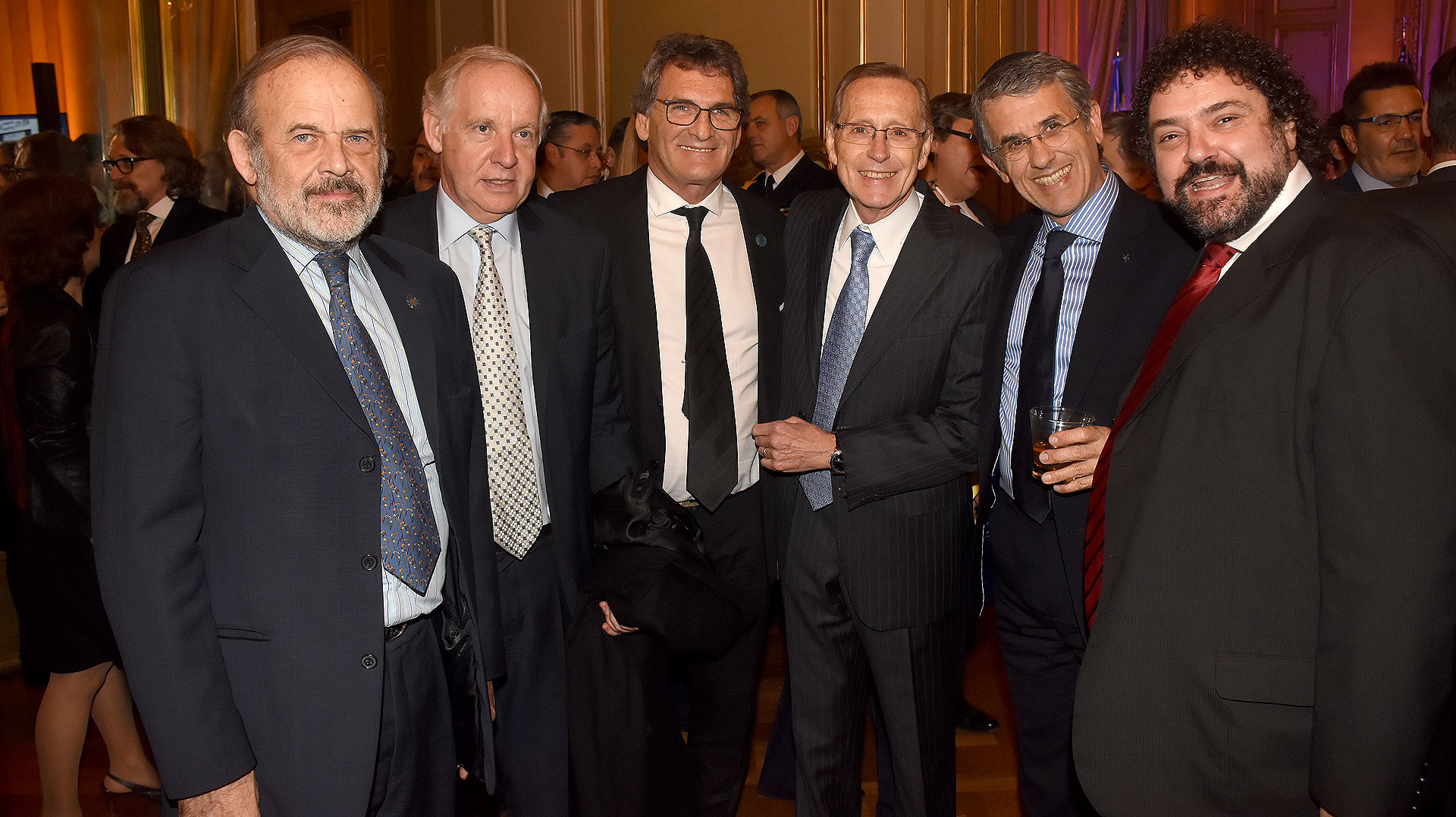 El diputado Eduardo Amadeo junto a Claudio Avruj, secretario de Derechos Humanos y Pluralismo Cultural; Adalberto Rodríguez Giavarini, presidente del CARI; Agustín Zbar, presidente de AMIA, y Claudio Epelbaum, director ejecutivo del Congreso Judío Latinoamericano