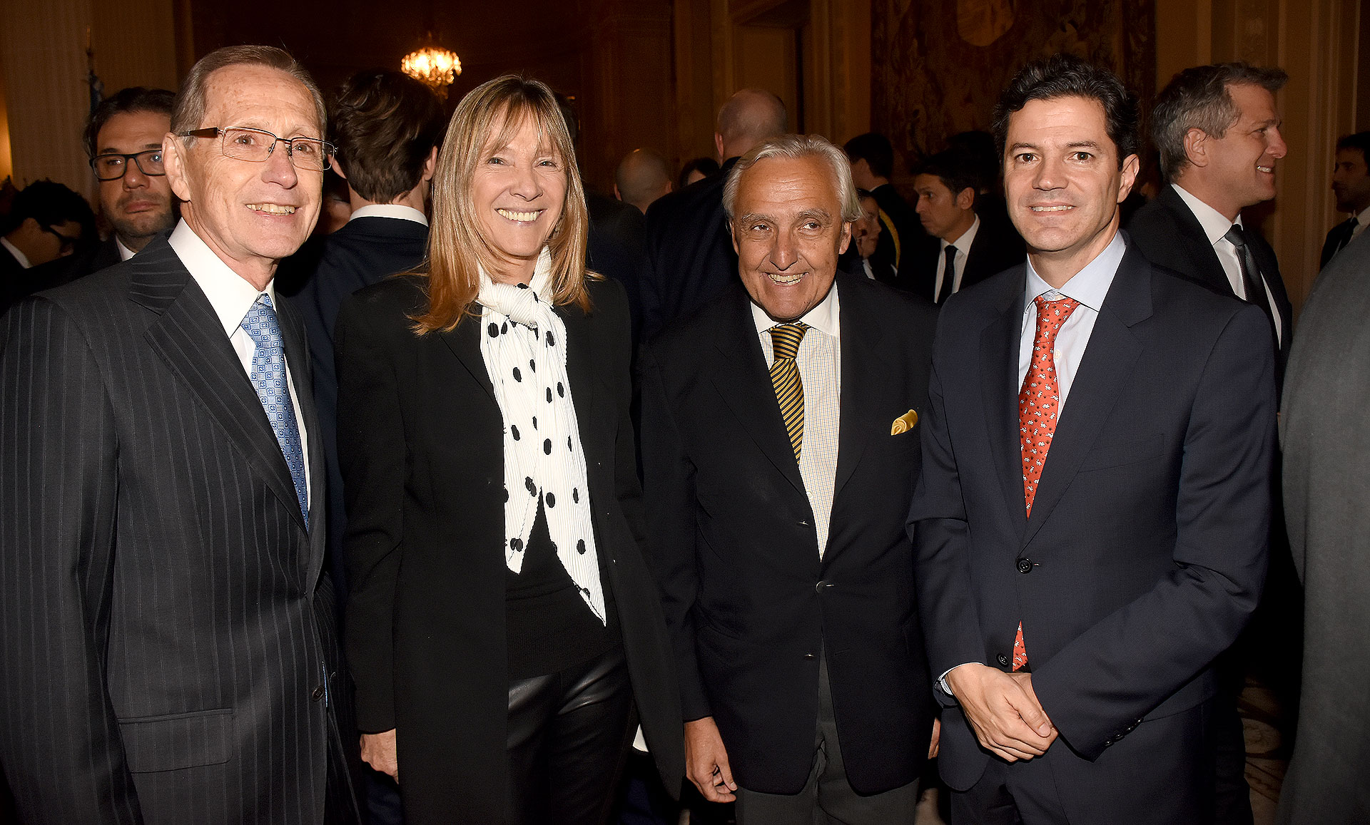 El presidente del CARI, Adalberto Rodríguez Giavarini, junto al analista político, Rosendo Fraga, y al presidente de la Comisión de Presupuesto y Hacienda de la Cámara de Diputados, Luciano Laspina