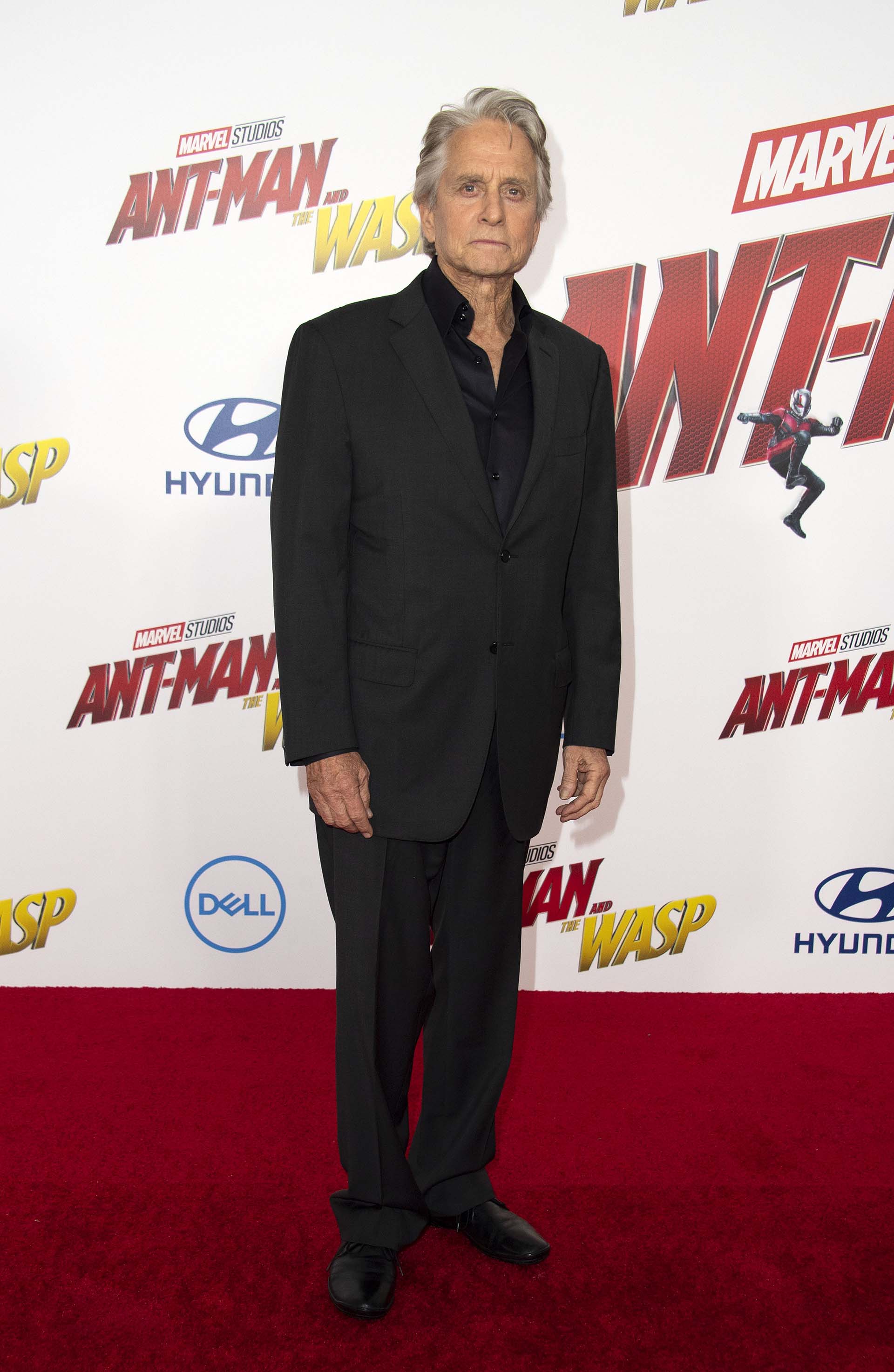 A punto de cumplir 74 años, Michael Douglas integra este nuevo capítulo en el universo cinematográfico de Marvel, donde los héroes poseen la asombrosa habilidad de encogerse