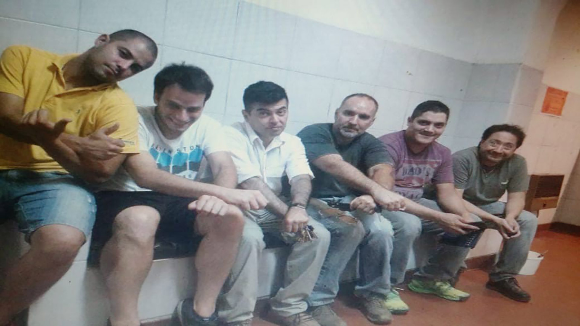 Integrantes de Taxistas Unidos detenidos en 2017 en una comisaría tras pintar el frente de una fiscalía, entre ellos Marcelo Boeri