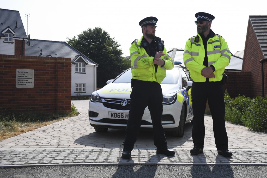 Police officers are seen standing guard outside a residential address in Amesbury, southern England, on July 5, 2018 where police reported a man and woman were found unconscious in circumstances that sparked a major incident after contact with what was later identified as the nerve agent Novichok. British police scrambled on July 5, to determine how a couple were exposed to the same nerve agent, Novichok, used on a former Russian spy earlier this year, leaving them critically ill. The couple were taken ill on Saturday in Amesbury, close to the city of Salisbury, where former double agent Sergei Skripal and his daughter Yulia were found slumped on a bench on March 4, in an incident that sparked a diplomatic crisis with Russia. / AFP PHOTO / Chris J Ratcliffe / 