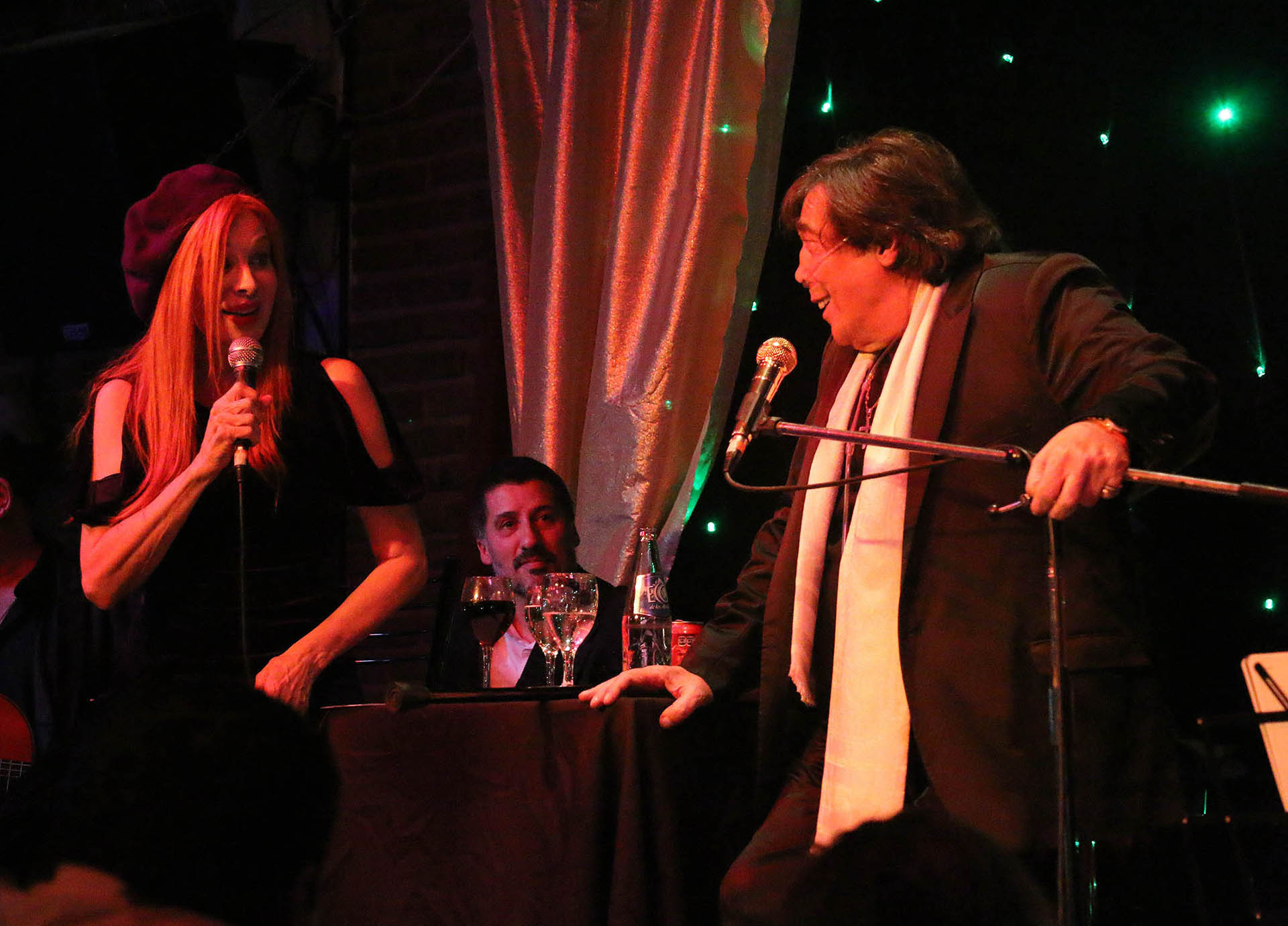 Cacho Castaña y Nacha Guevara realizan unas presentaciones todos los viernes en Café La Humedad (Verónica Guerman)
