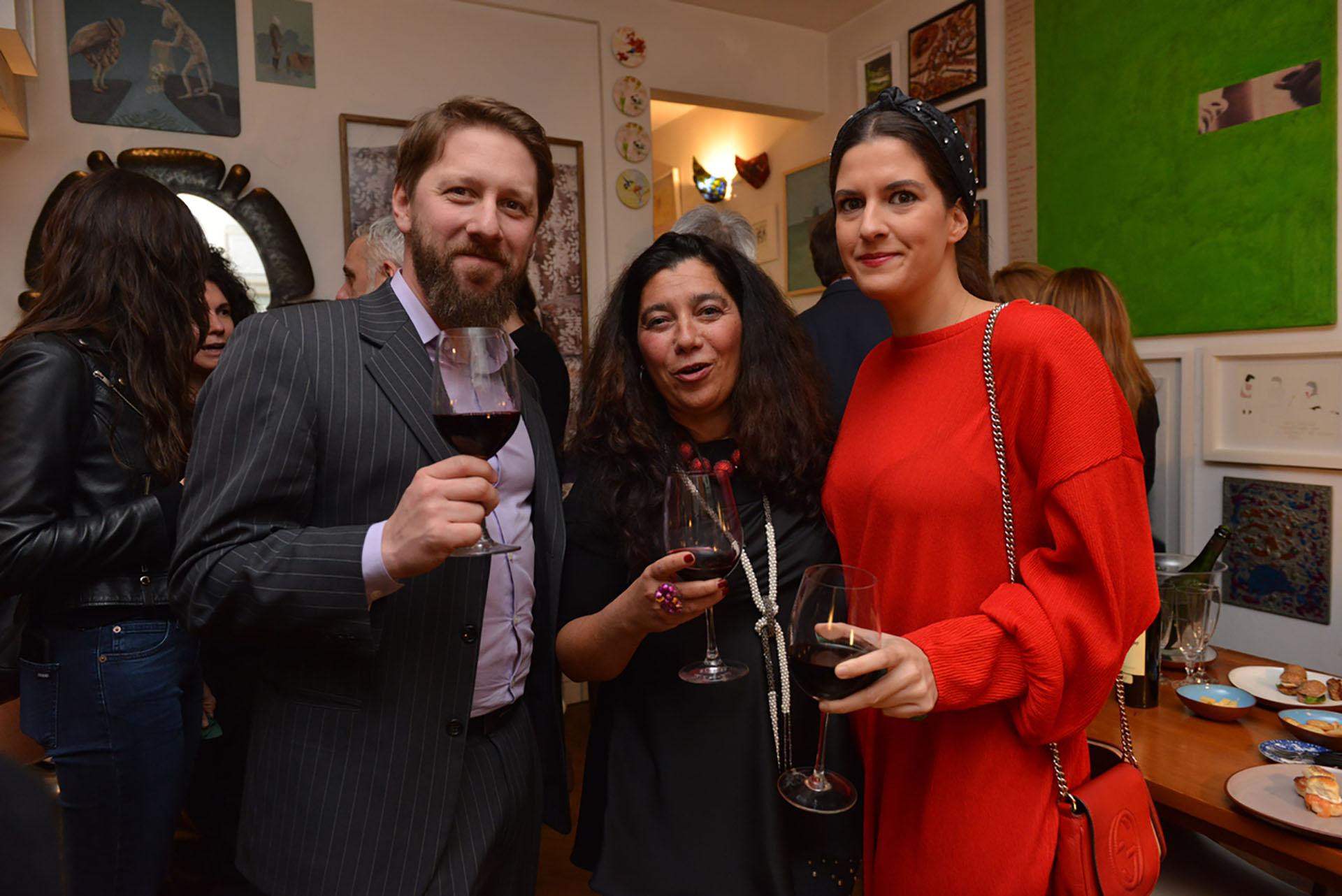 El abogado Leandro Ivanier y su mujer Julia Pagani, junto a Mariela Ivanier