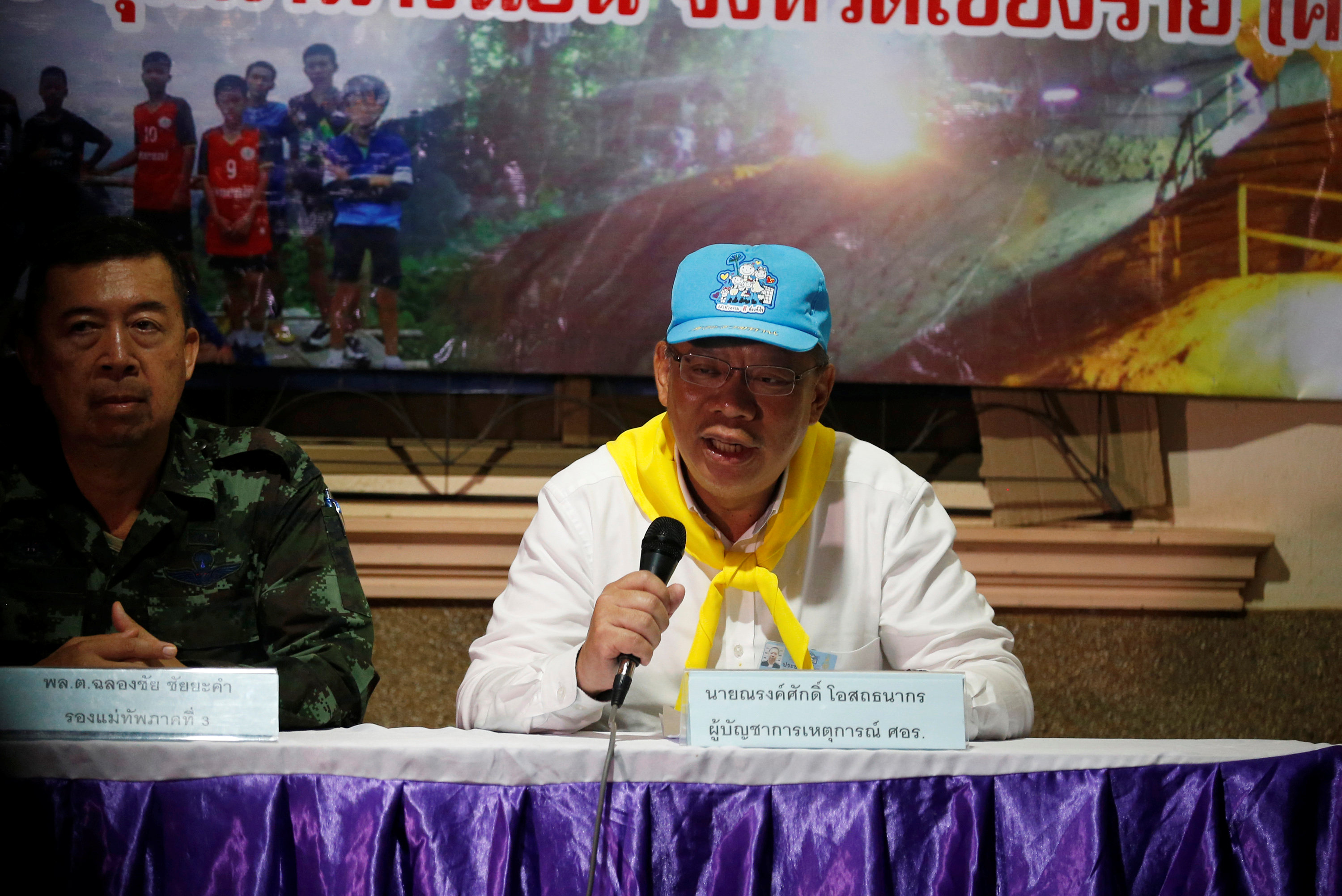 El gobernador Narongsak Osatanakorn, en conferencia de prensa (Reuters)