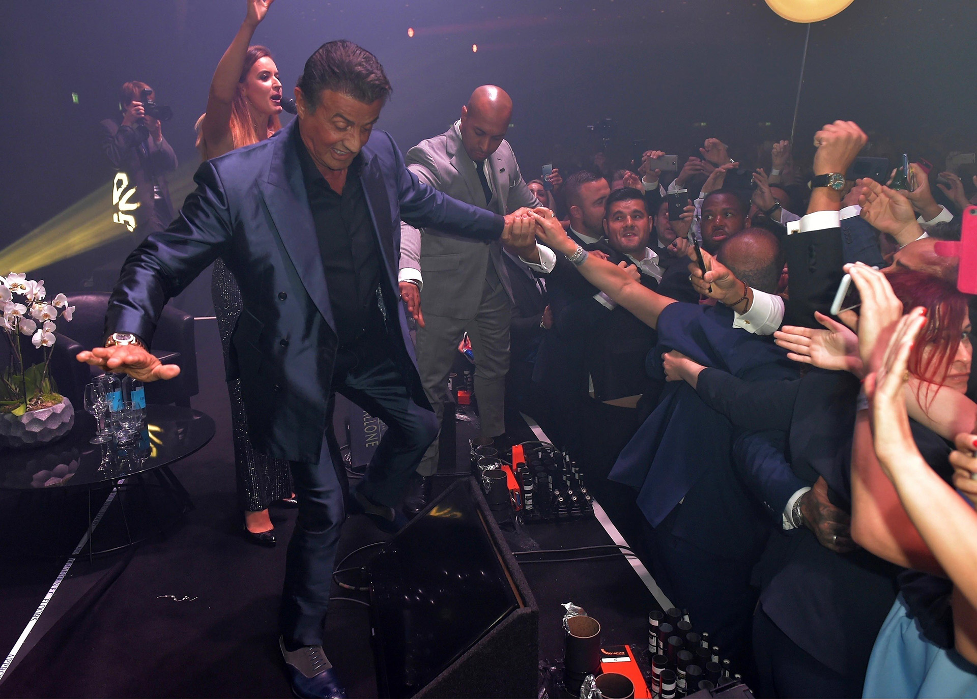 Stallone no se privó de nada y hasta se animó a bailar arriba del escenario (Grosby Group)