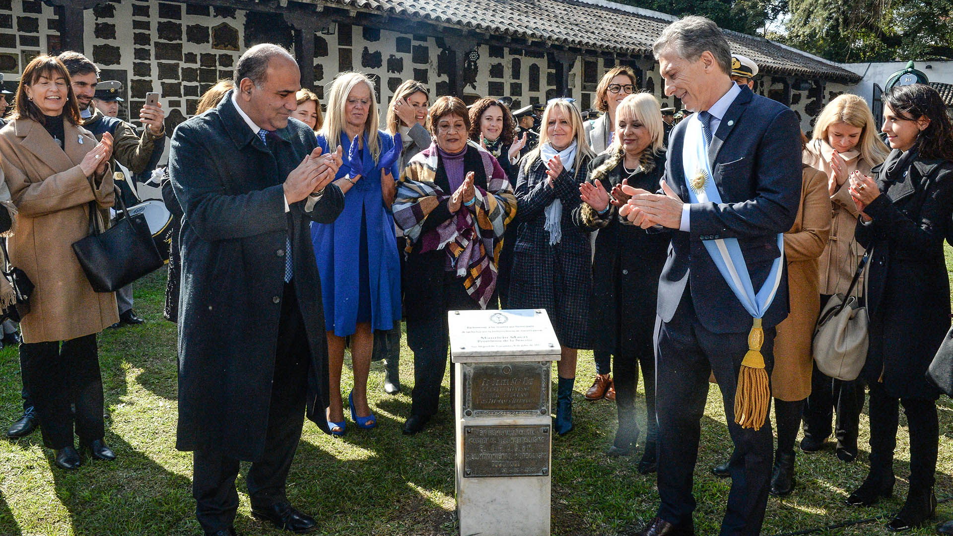 El Presidente homenajeó a las mujeres que participaron de los actos de la Independencia