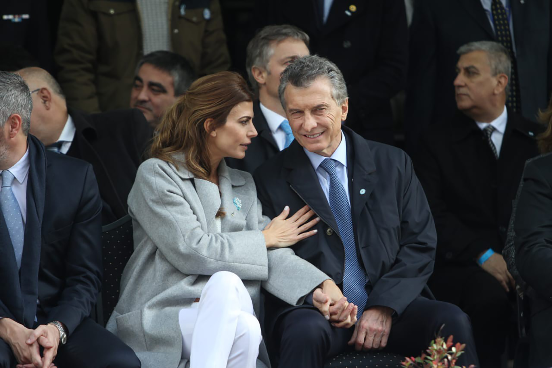 Tras el acto oficial, el Presidente presenció el desfile patrio