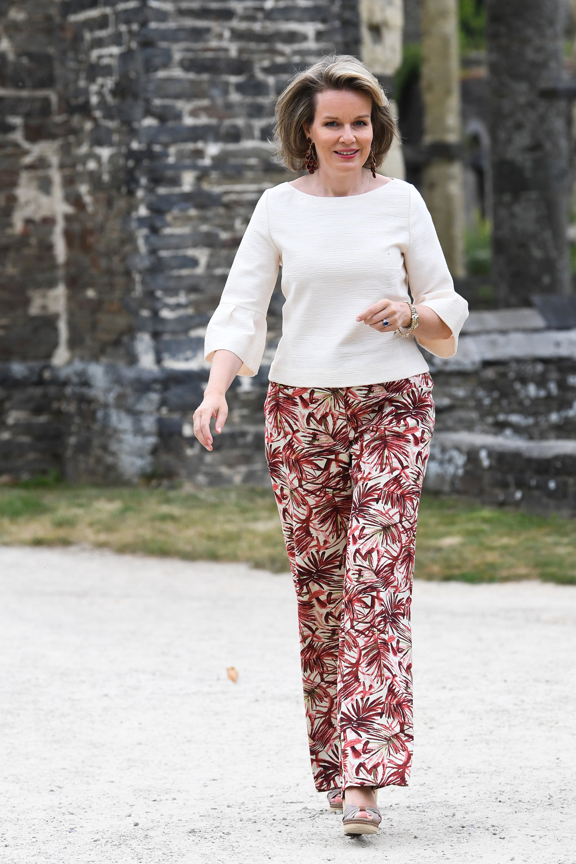 A los 45 años, Mathilde de Bélgica cautiva con su belleza, elegancia y simpleza
