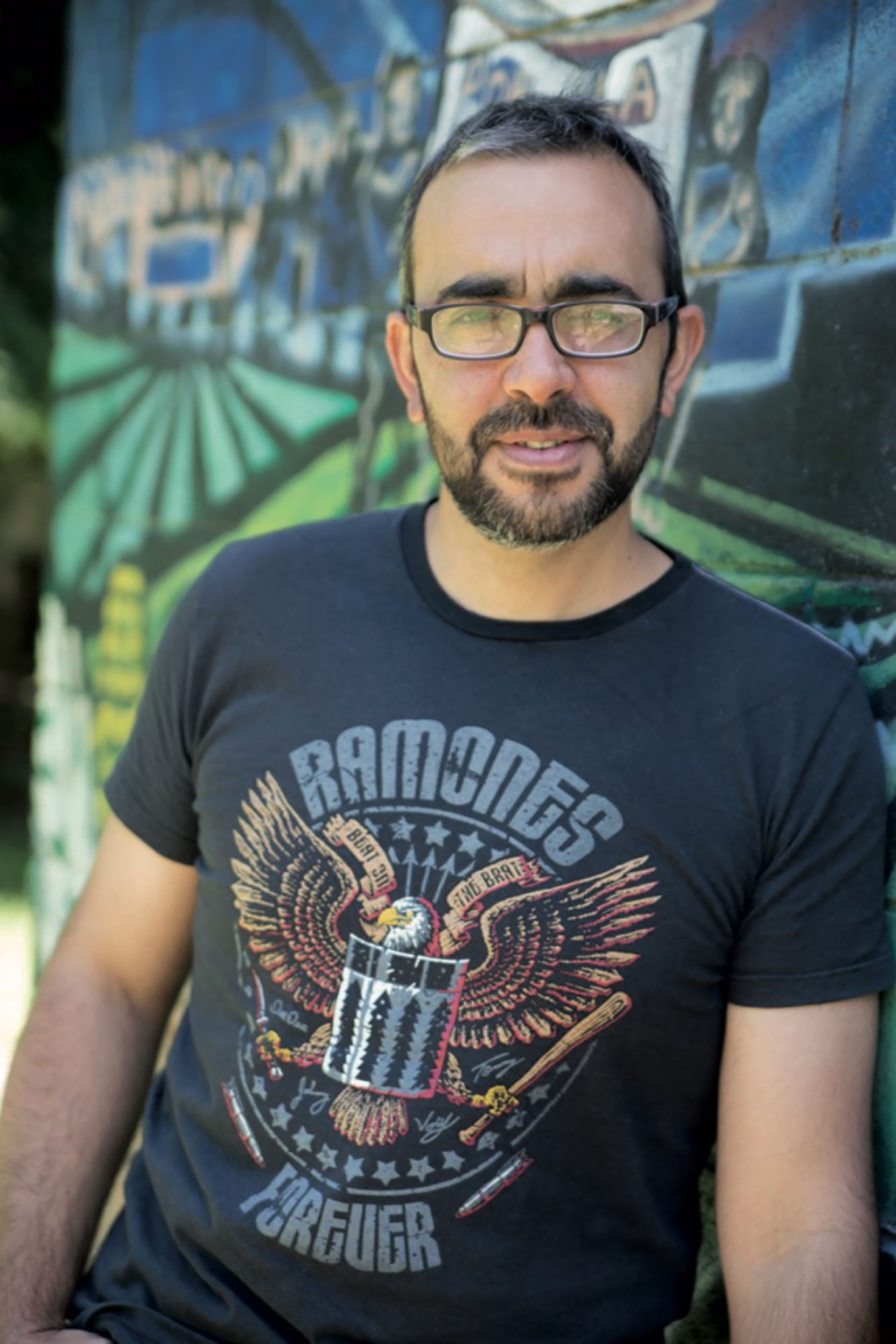 El autor de Cuadernos de crianza, el libro de relatos El lugar de las despedidas y de la novela Los silencios rememora la historia de amor del filósofo austríaco André Gorz y su mujer, Dorine Keir.