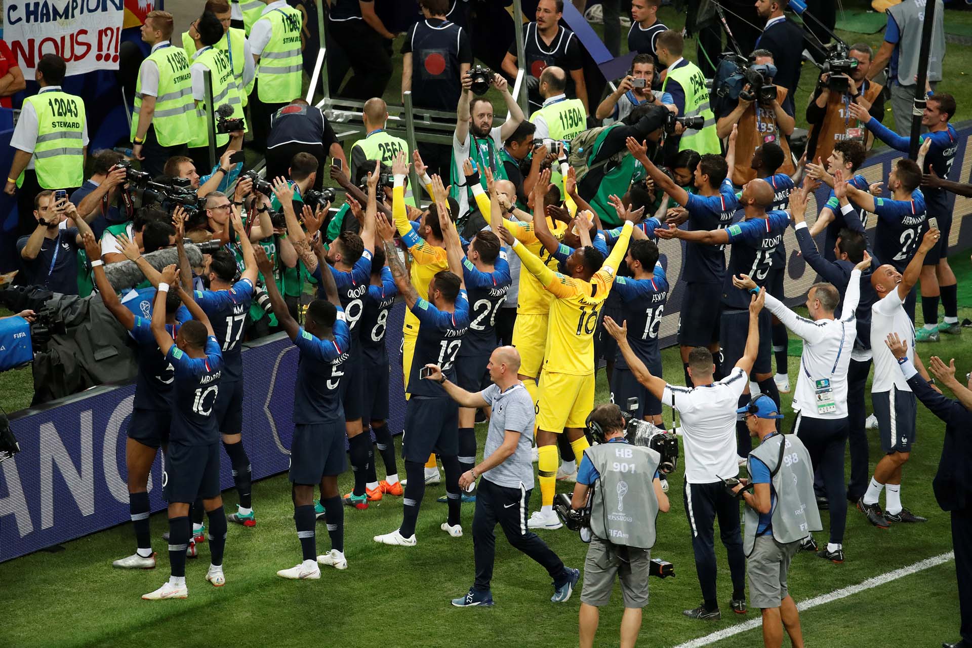 El campeón celebra ante su gente