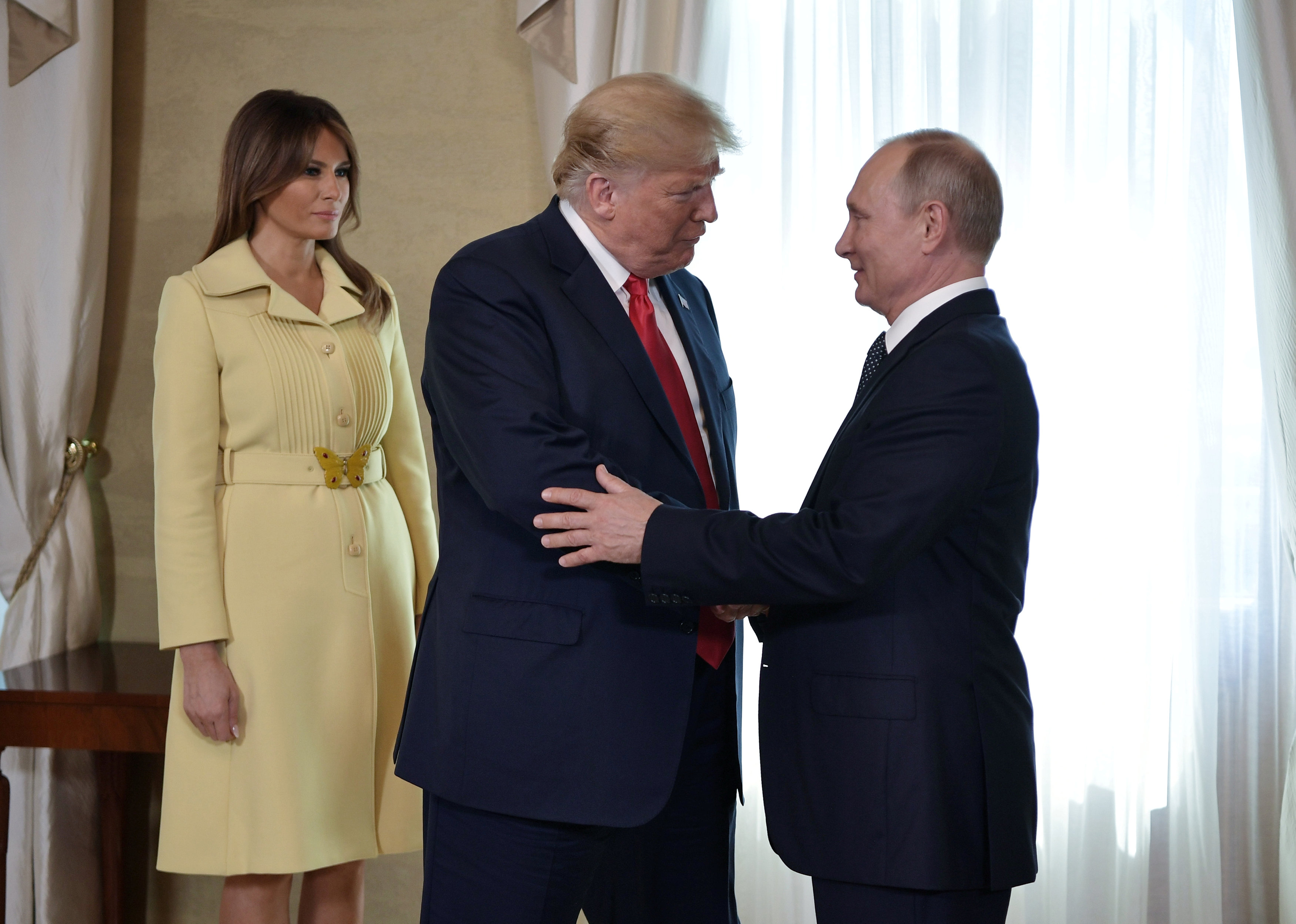 La primera dama estadounidense, Melania Trump, se acercó para participar en las fotos