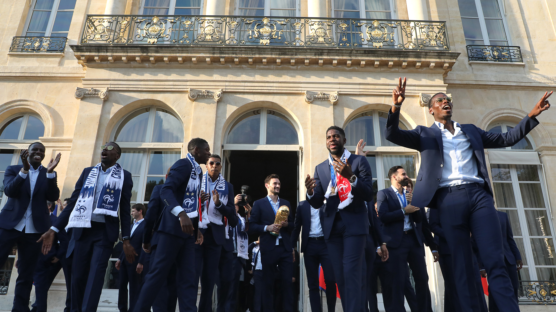Hasta llegar al Elysee Presidential Palace