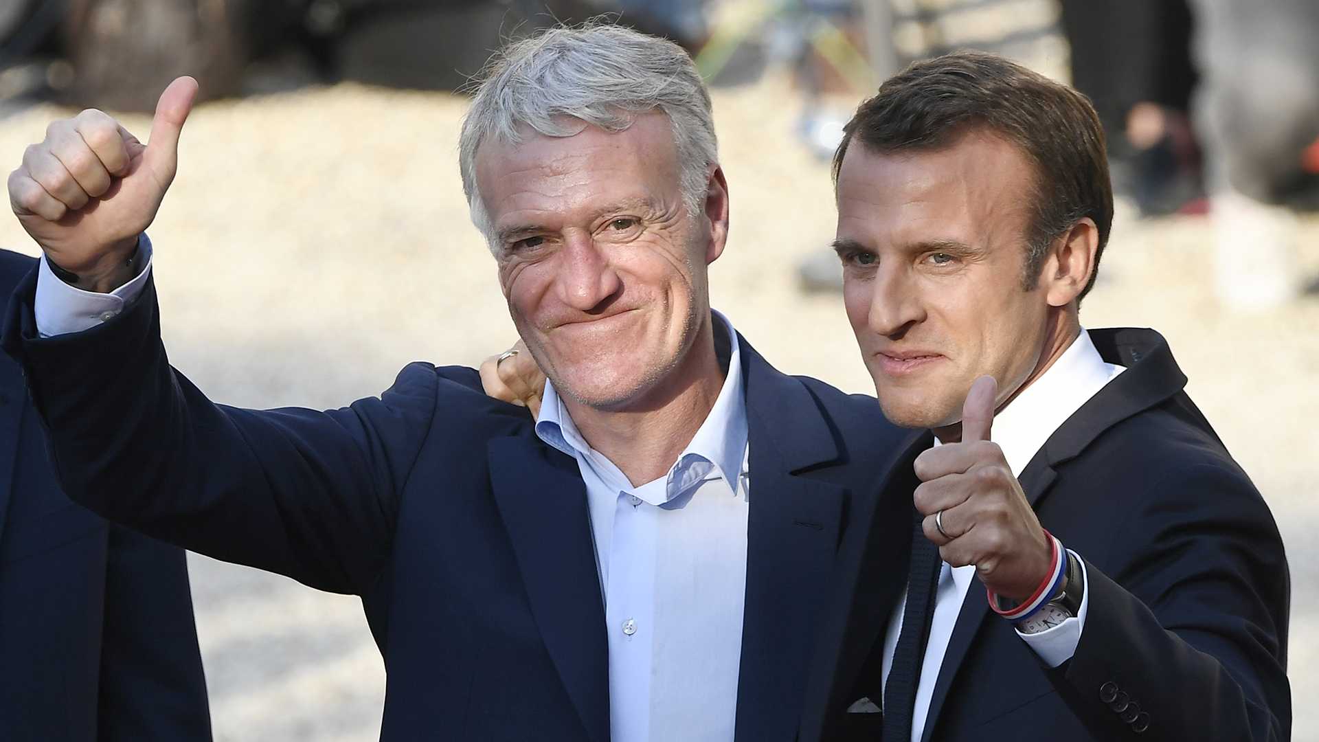 El entrenador del seleccionado, Didier Deschamps, junto al presidente de Francia, Emmanuel Macron