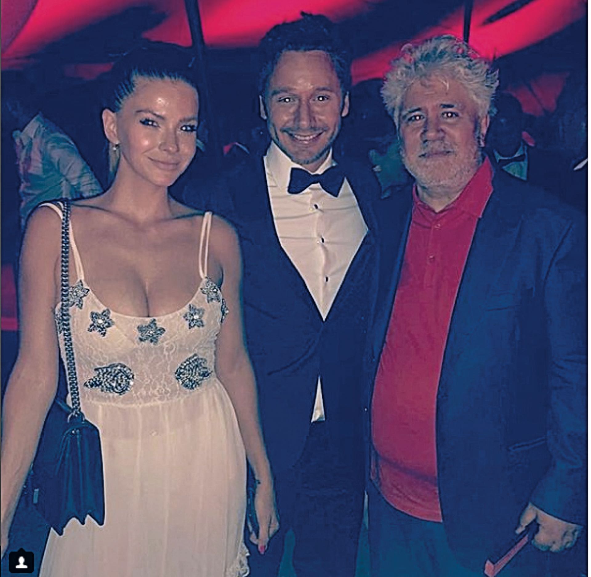 En la fiesta charlaron animadamente con el gran Pedro Almodóvar.