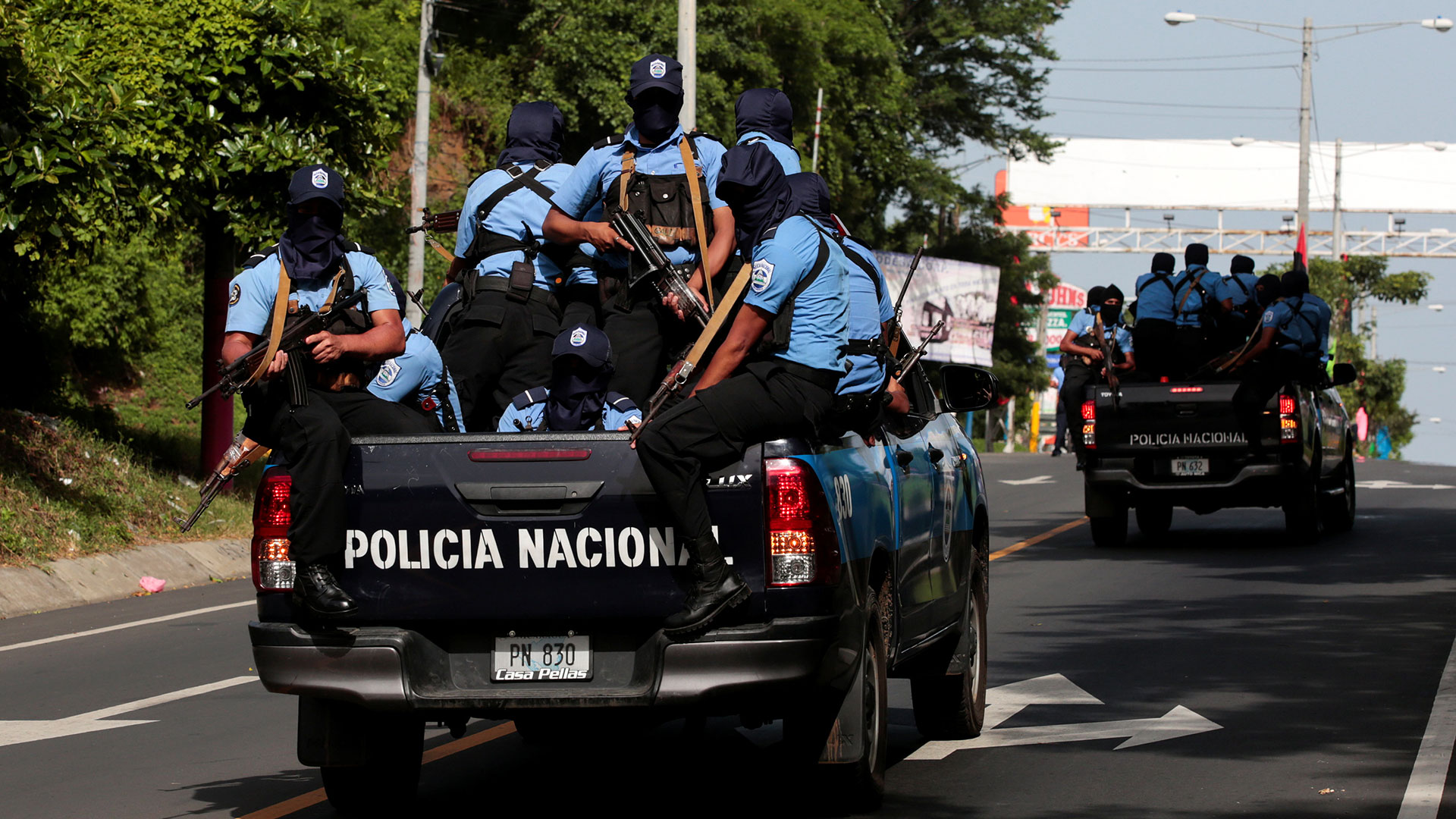 Las fuerzas policiales reprimen a los opositores (Reuters)