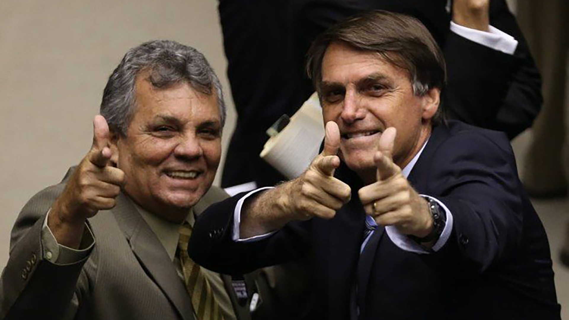 Es un gesto característico en Bolsonaro