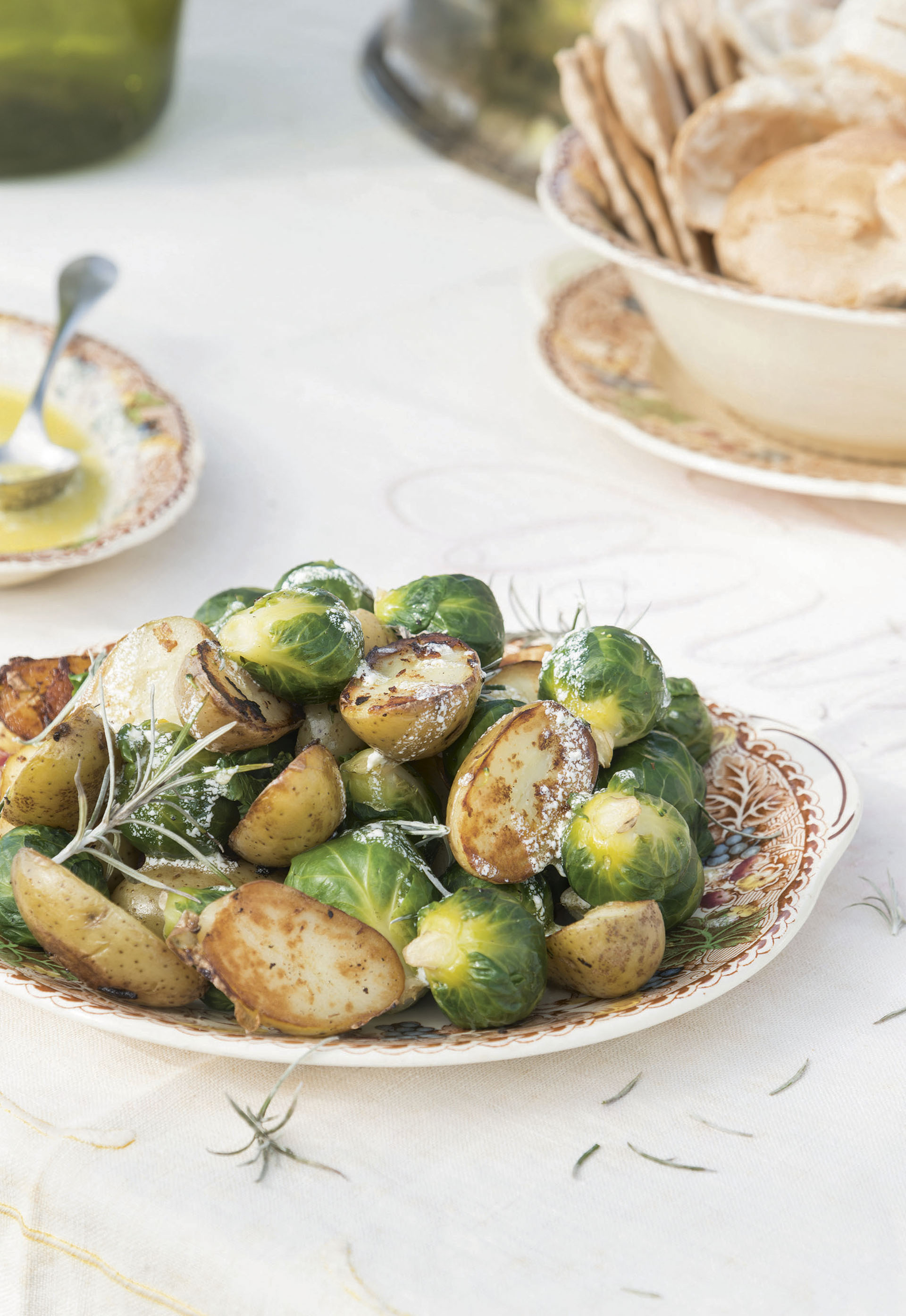 Repollitos de Bruselas y papines, un plato caliente para disfrutar de vegetales en un día frío