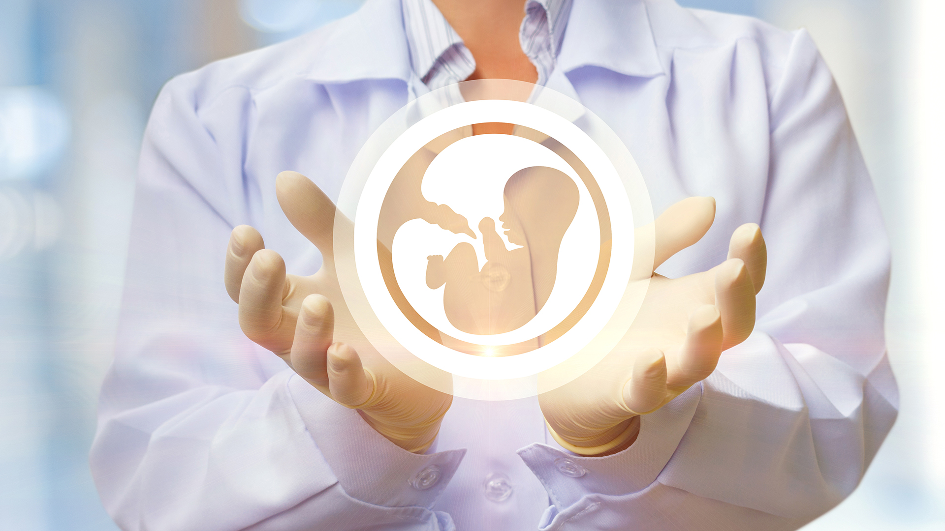 Si una mujer desea retrasar la maternidad por diferentes motivos más allá de los 30 o 35 años, sería recomendable que vitrifique sus óvulos y los mantenga congelados en nitrógeno