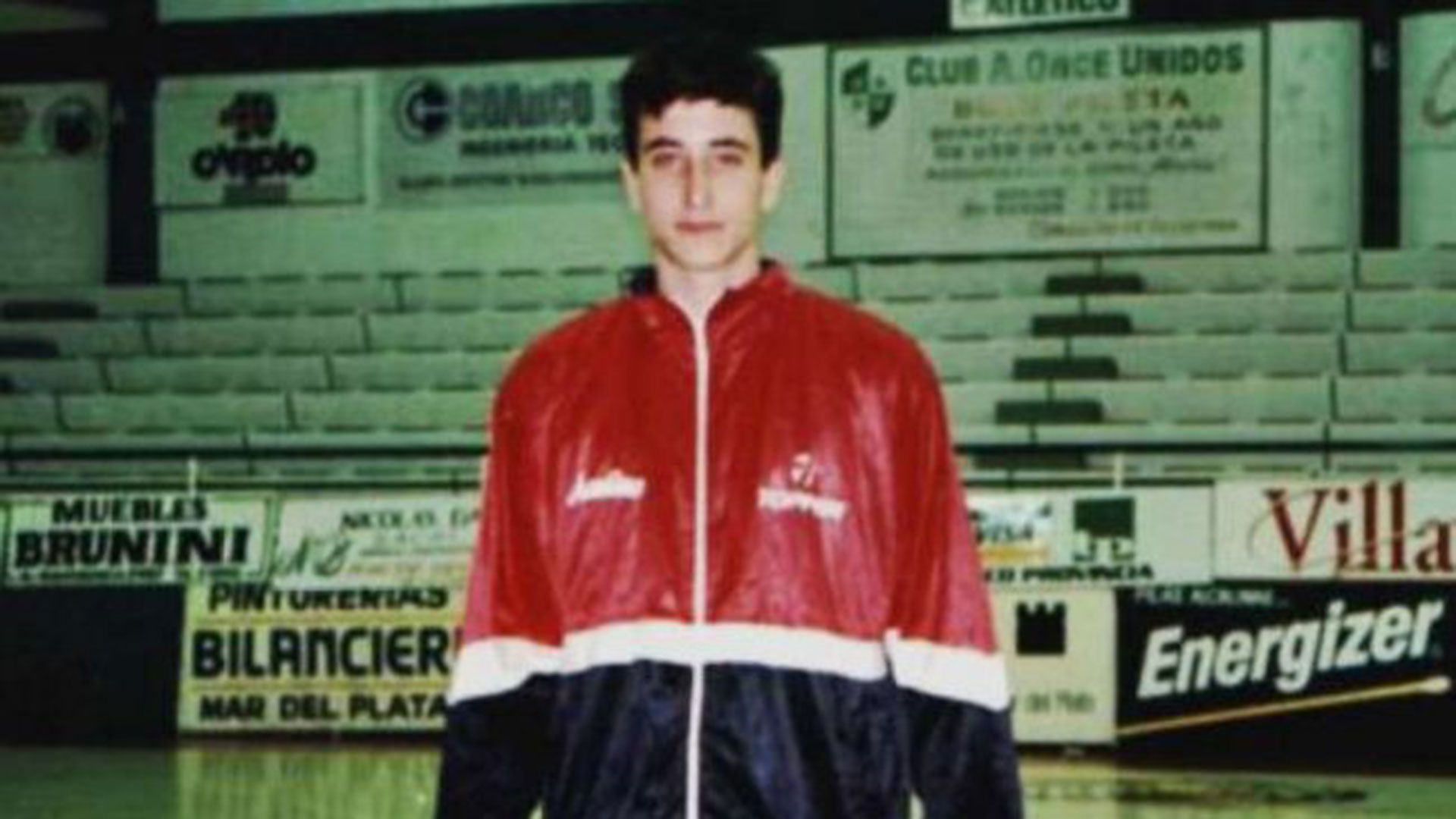 Su debut en la Liga Nacional fue en Andino de La Rioja en 1995