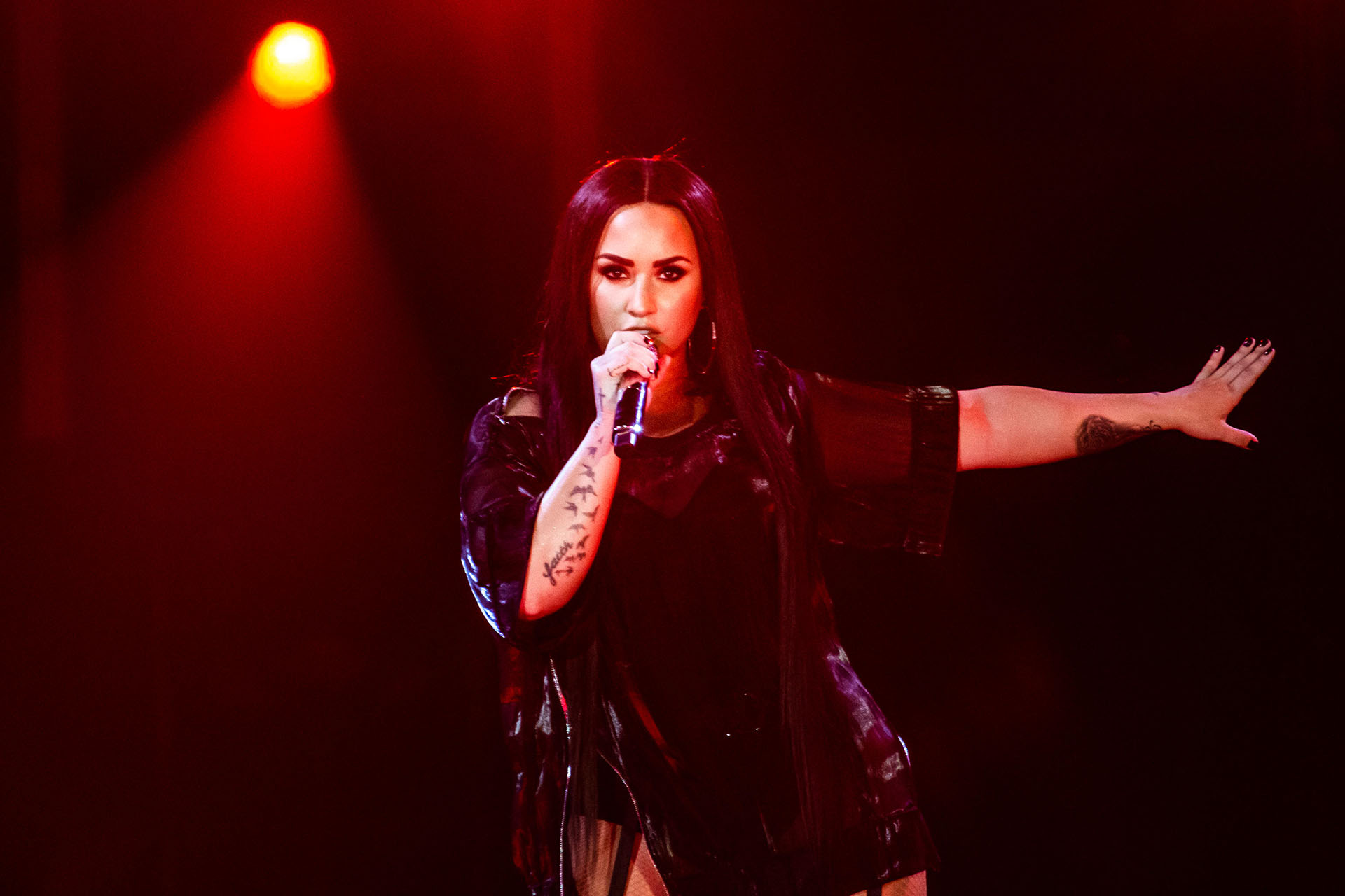 Demi Lovato durante un recital en Bologna, Italia, el 27 de junio de 2018 (Valeria Portinari/Alamy Live News)