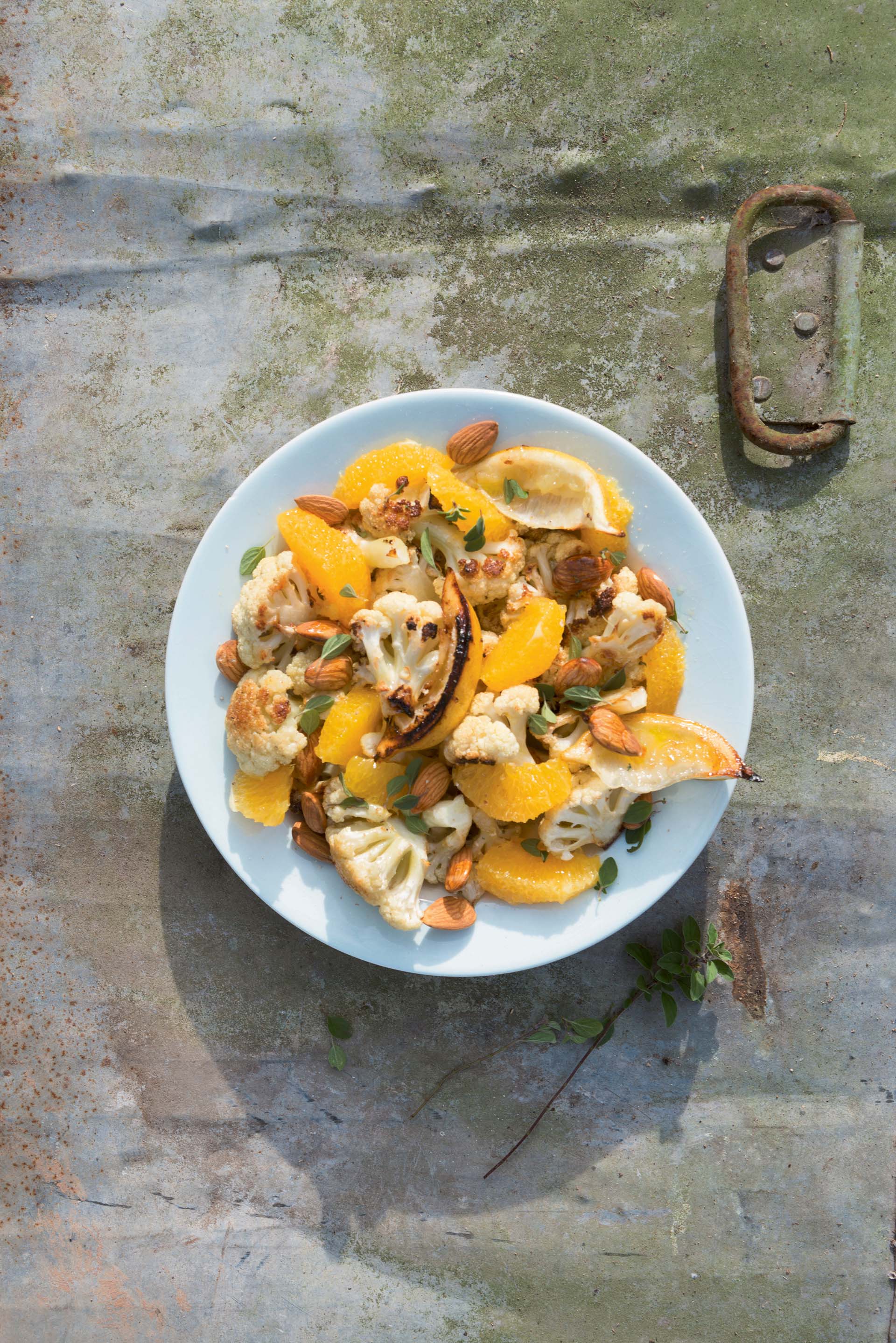 Coliflor, el ingrediente estrella para esta ensalada en el invierno.