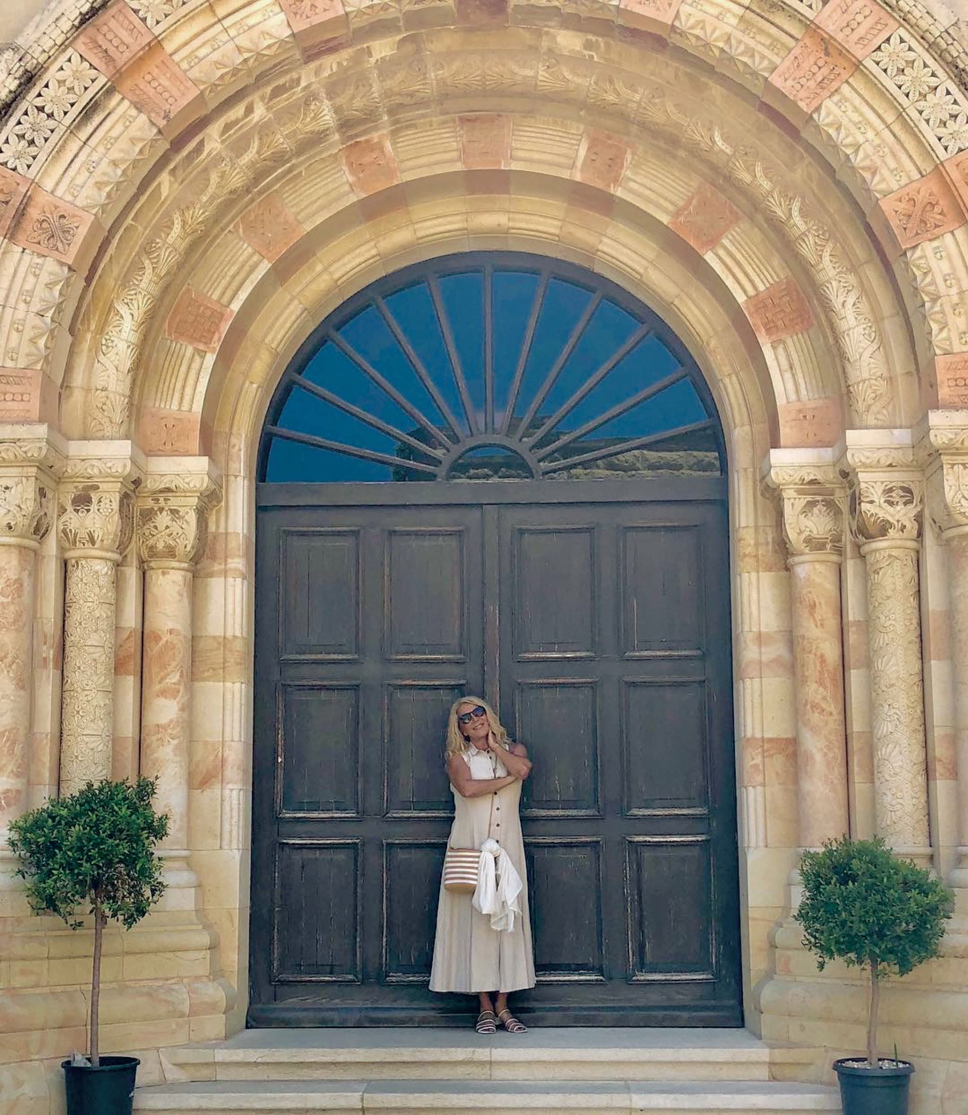 Reina Reech en la iglesia de la Dormición de María en el Monte Sión.