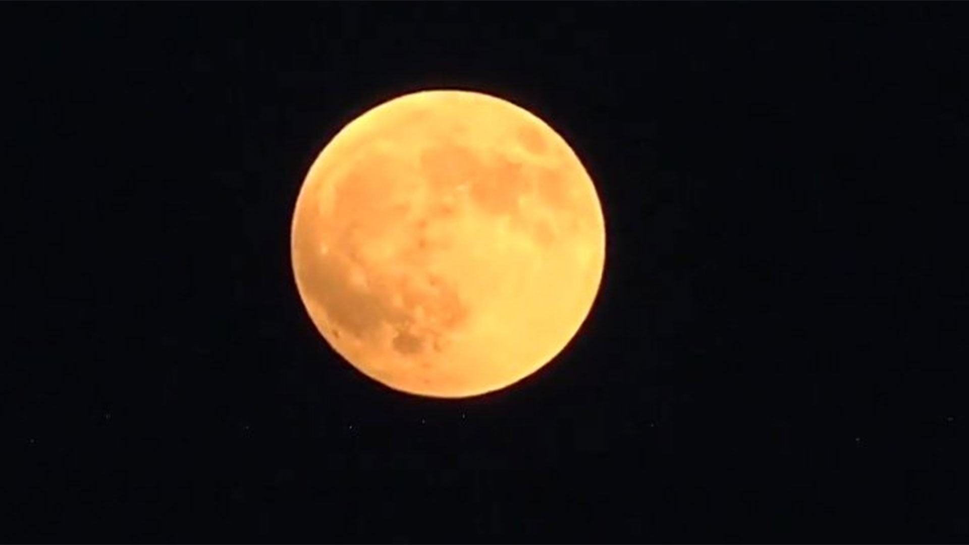La primera imagen del eclipse de este 27 de julio en el cielo de Grecia