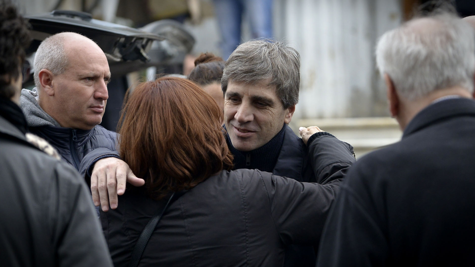 Luis Ándres Caputo saludando a Nora Cárpena
