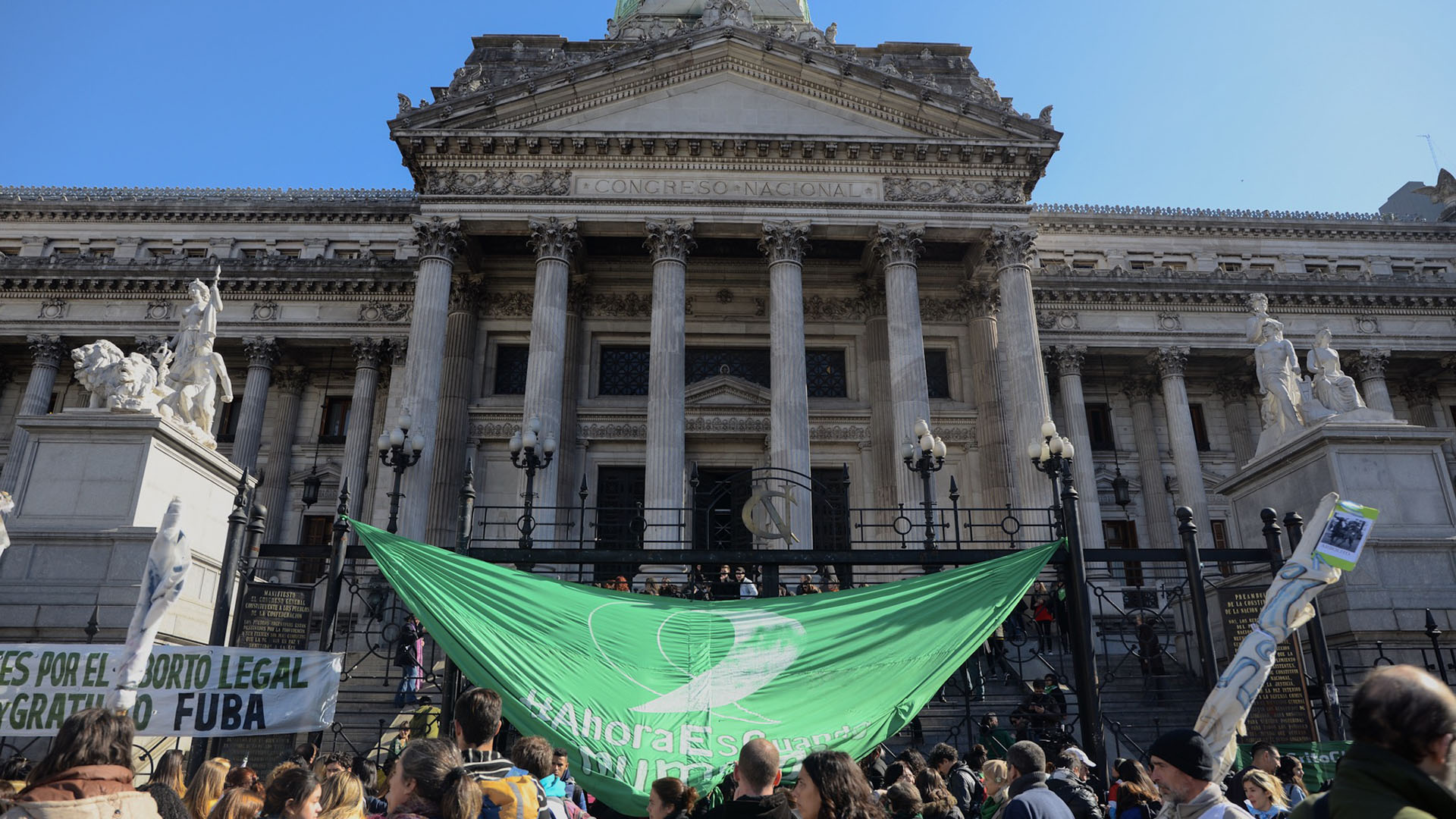 La vigilia fuera del Congreso durante la sesión en la Cámara de Diputados