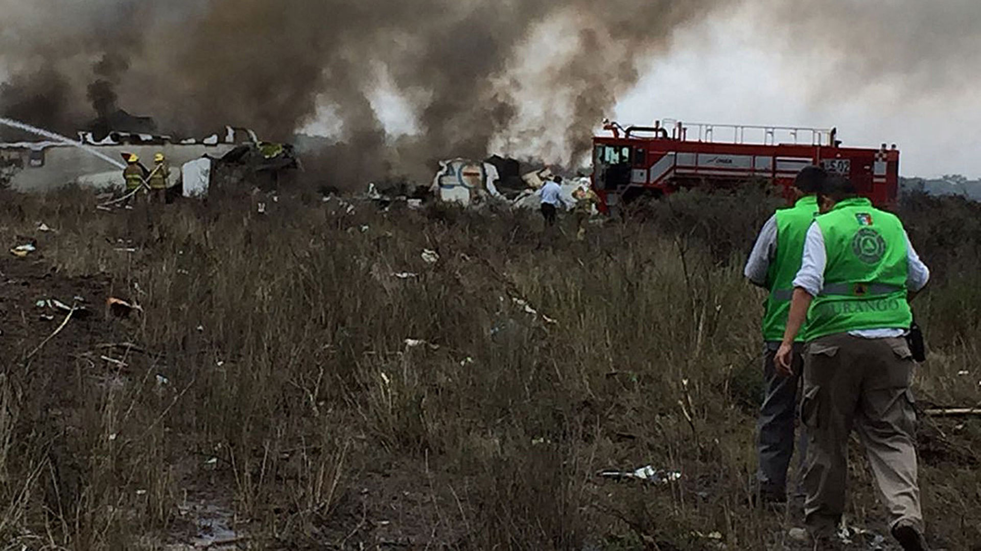 Autoridades que llegaron al lugar del accidente (Foto: EFE)