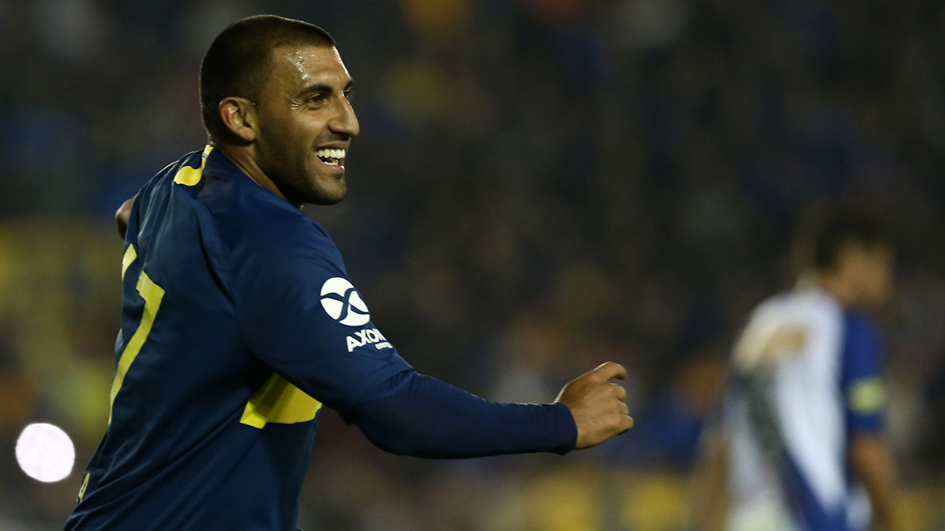 “Wanchope” Ábila está al límite de amarillas y si recibe una más, no podrá jugar la hipotética semifinal de ida de la Copa Libertadores (Foto Baires)
