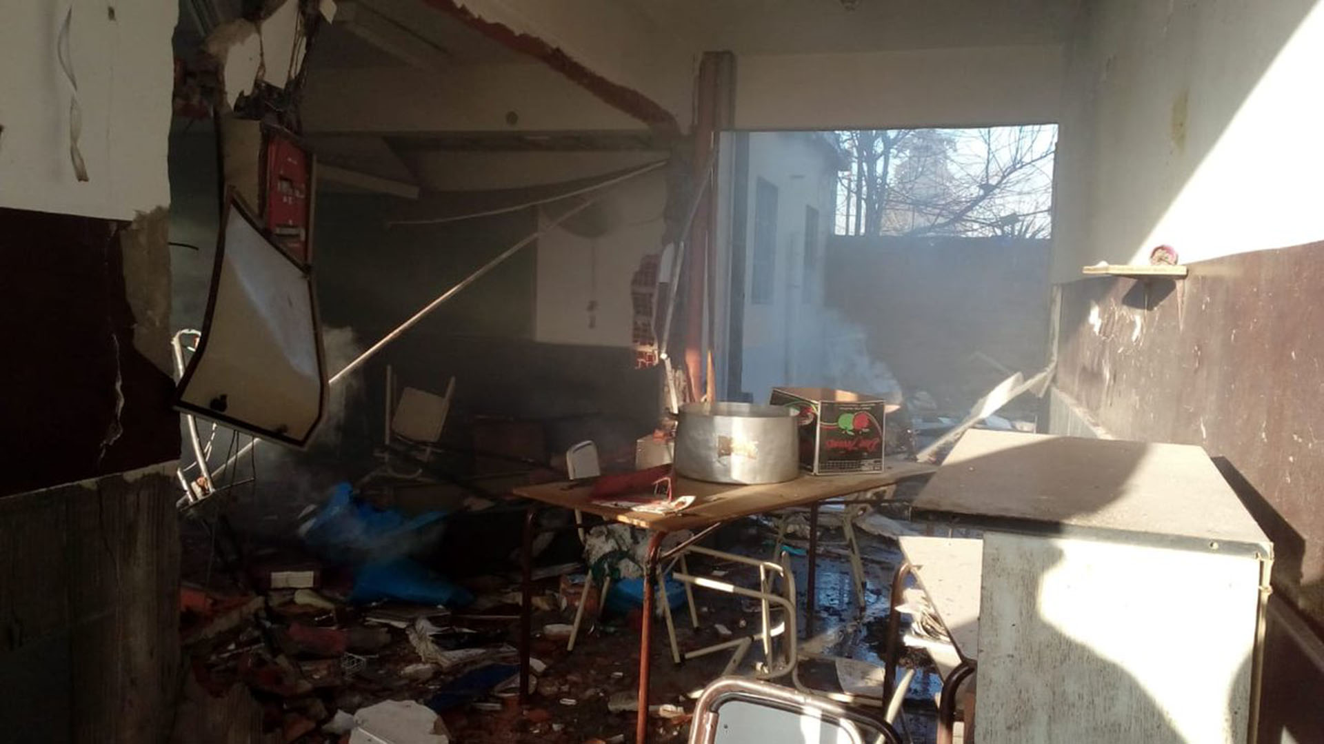 La explosión ocurrió poco antes del ingreso de los estudiantes (@ProfeOpositora)
