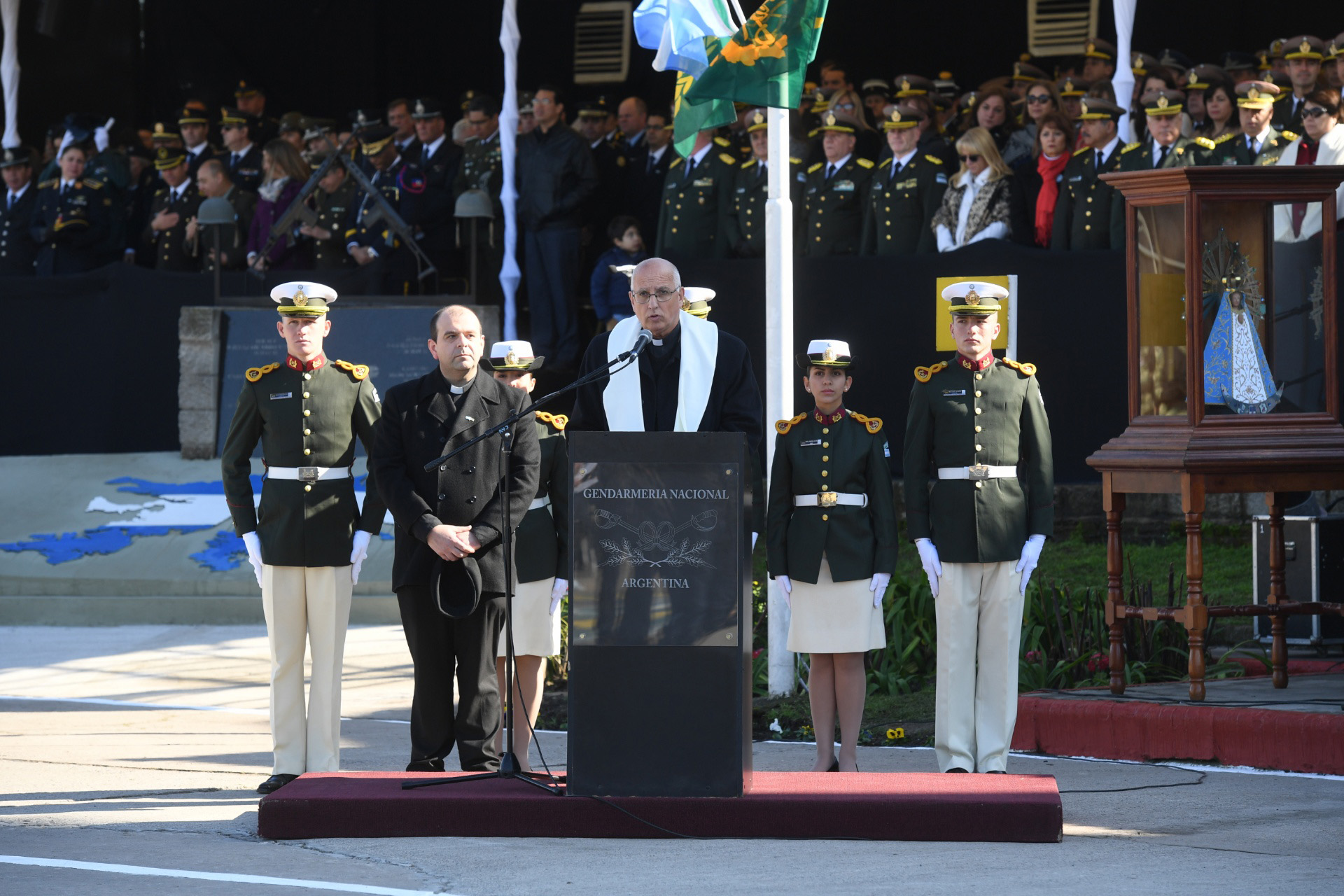 El obispo castrense de Argentina, Santiago Olivera, realizó una invocación religiosa