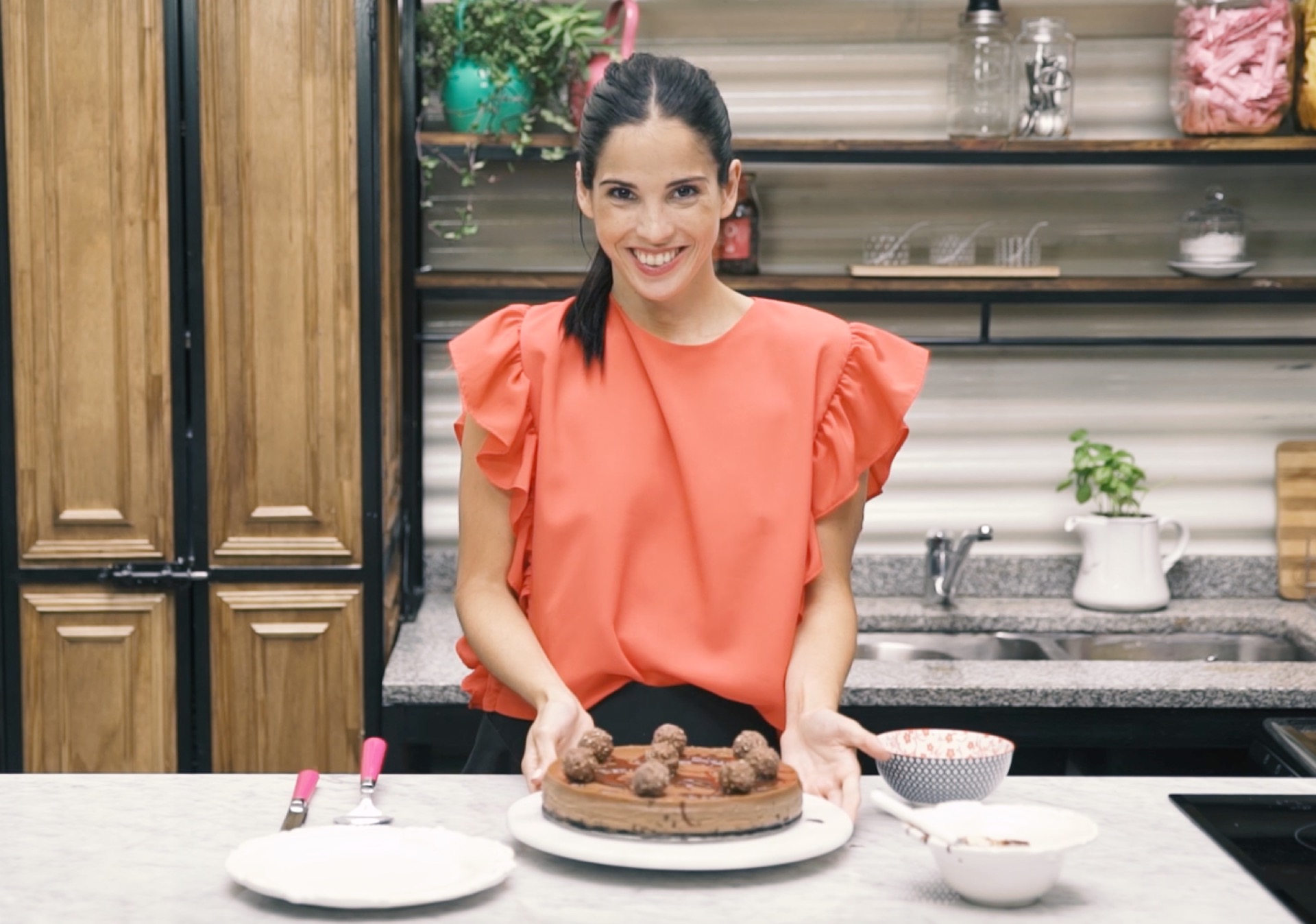 PASO 7: ¡Termiando! La torta esta lista para disfrutar con familia o amigos…
