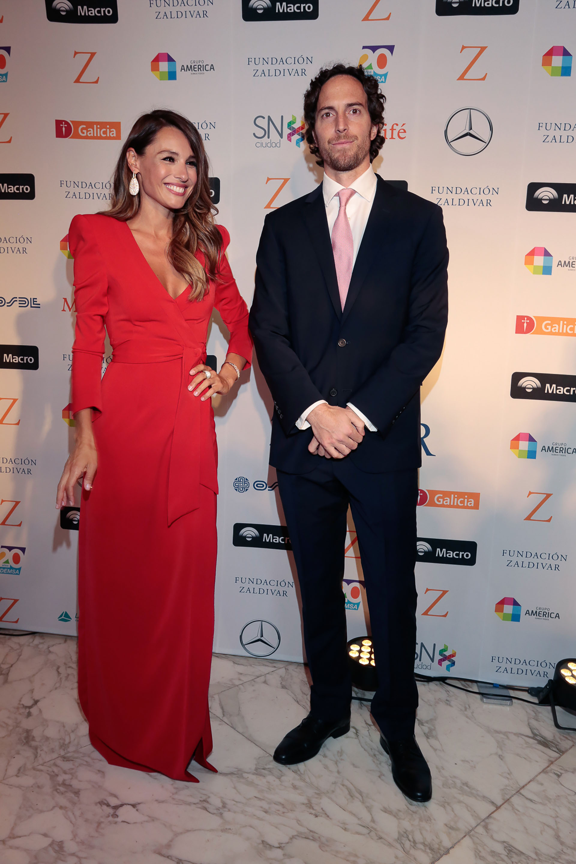 Carolina “Pampita” Ardohain, quien condujo la gala junto a Darío Barassi, y Roger Zaldivar