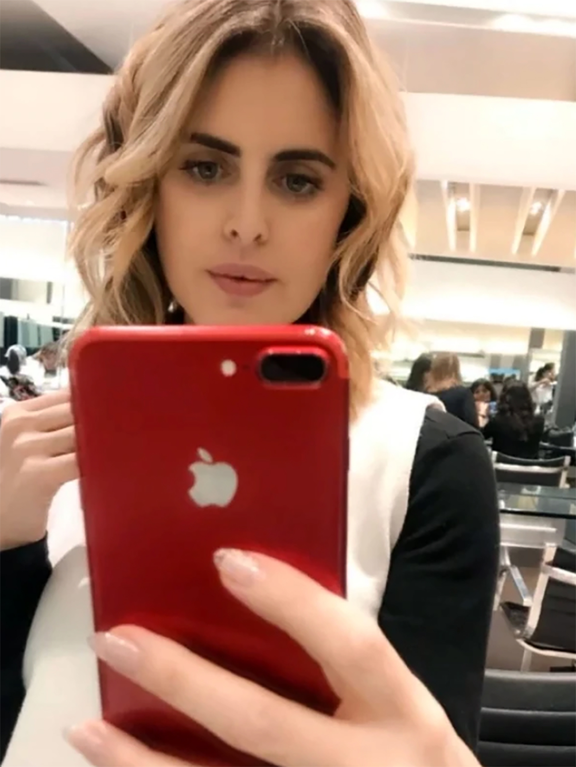 Silvina Luna pasó por la peluquería y renovó su look. La modelo y DJ se tiñó de rubio, tras haber usado el castaño durante mucho tiempo (Instagram)